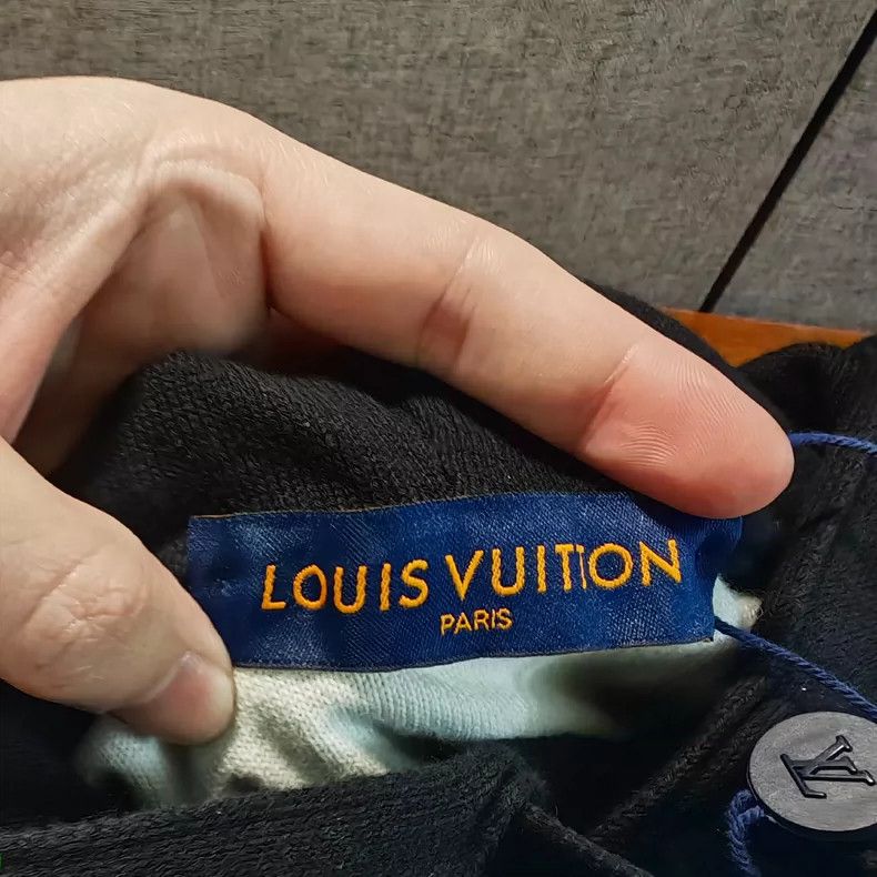 Louis Vuitton Louis Vuitton gradient logo hoodie 2501-Nextarrow Size US XL / EU 56 / 4 - 2 Thumbnail