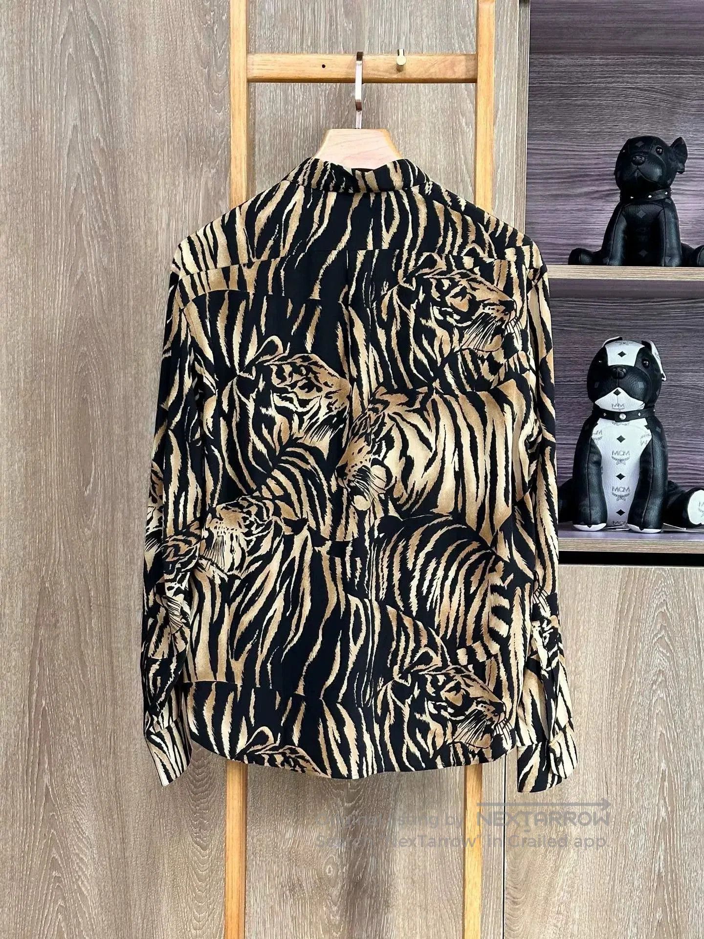 Saint Laurent Paris Saint Laurent Tiger-Print Silk Shirt. Size US M / EU 48-50 / 2 - 2 Thumbnail