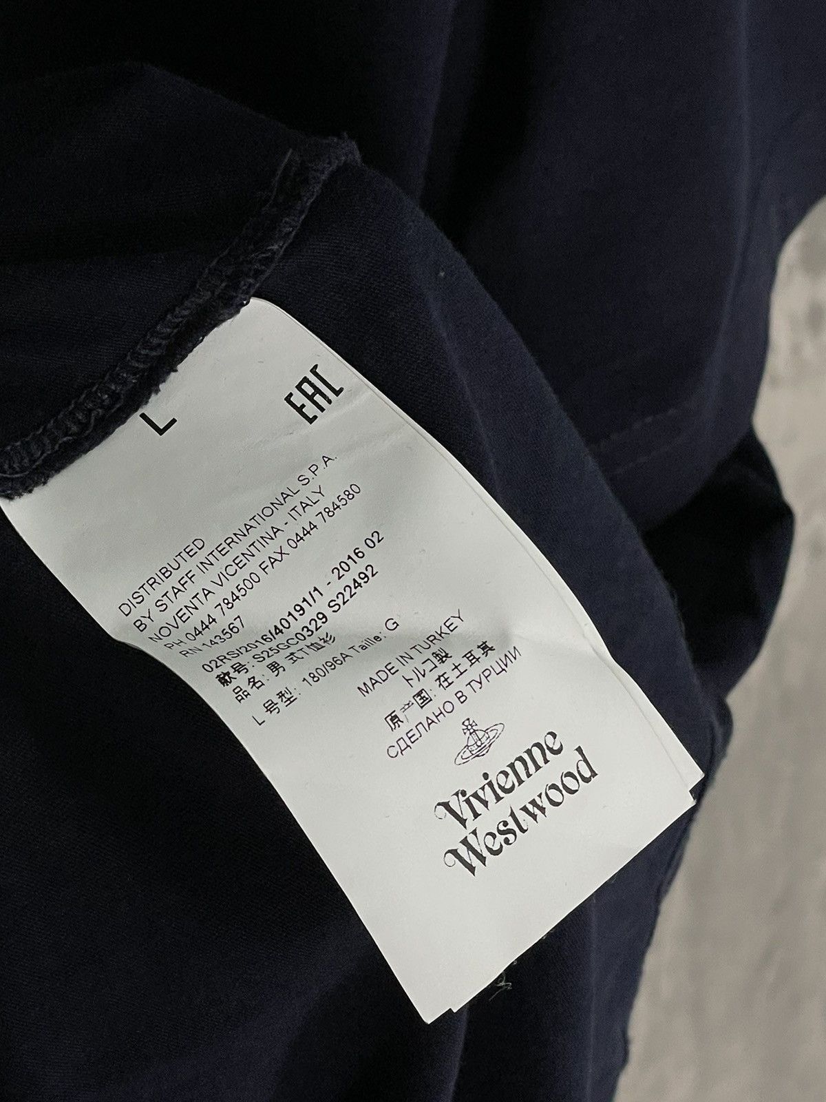 Vintage × Vivienne Westwood Vivienne Westwood Avant Garde Luxury Small Logo Navy t-shirt Size US L / EU 52-54 / 3 - 11 Thumbnail