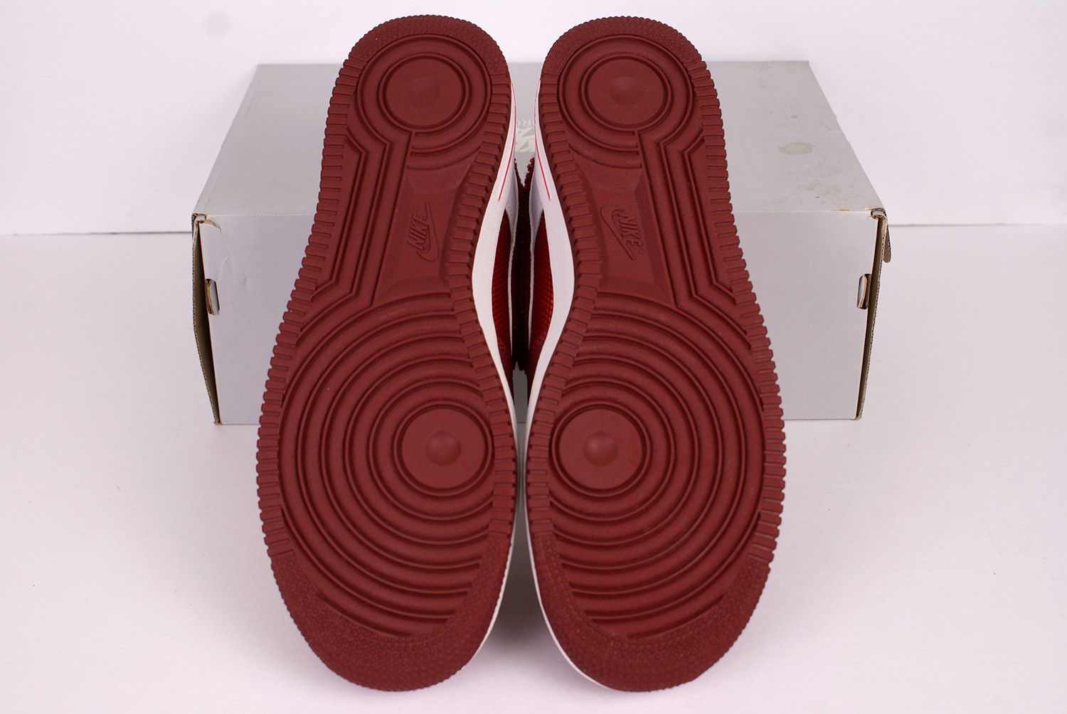 Nike 2013 Nike Air Force 1 HYPER RED White Chenille 488298 606 Size US 10.5 / EU 43-44 - 8 Thumbnail