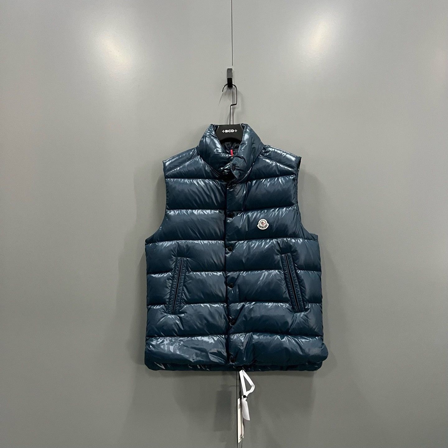 Moncler Moncler Down Embroidered Vest xxs Men Size US XXS / EU 40 - 1 Thumbnail