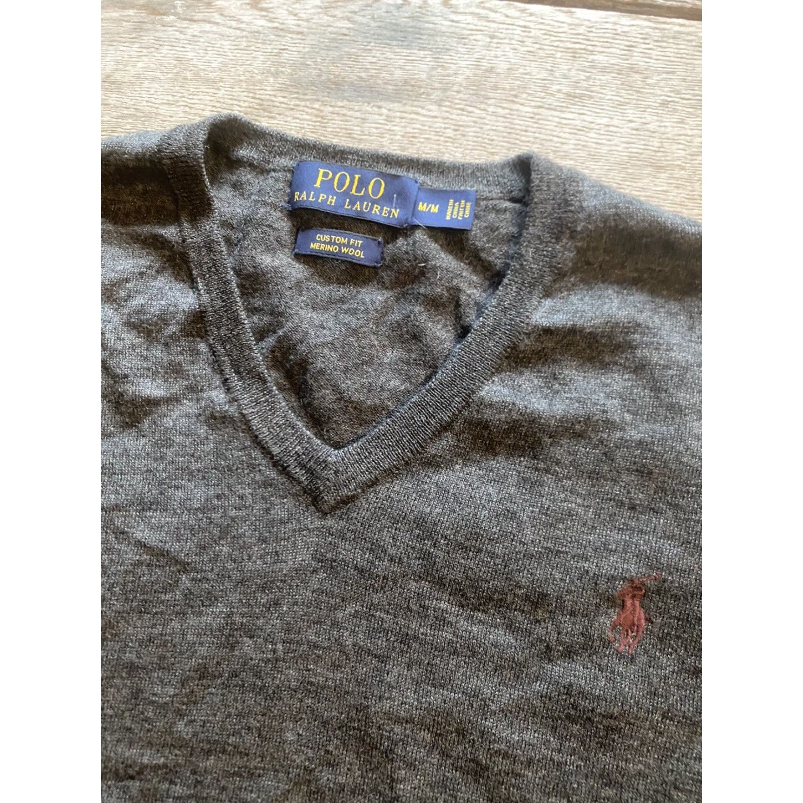 Polo Ralph Lauren **Polo Ralph Lauren Mens Medium Gray Wool Long Sleeve V-Neck Sweater** User: **Polo Ralph Lauren Mens Medium Gray Long Sleeve V-Neck Wool Sweater** Size US M / EU 48-50 / 2 - 3 Thumbnail