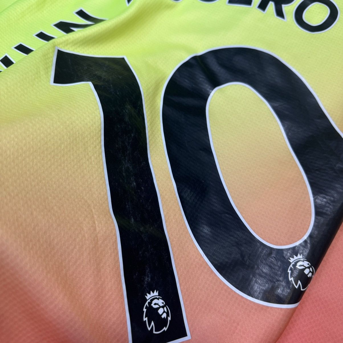 Puma Manchester City 19/20 away shirt #10 Kun aguero Size US L / EU 52-54 / 3 - 6 Thumbnail