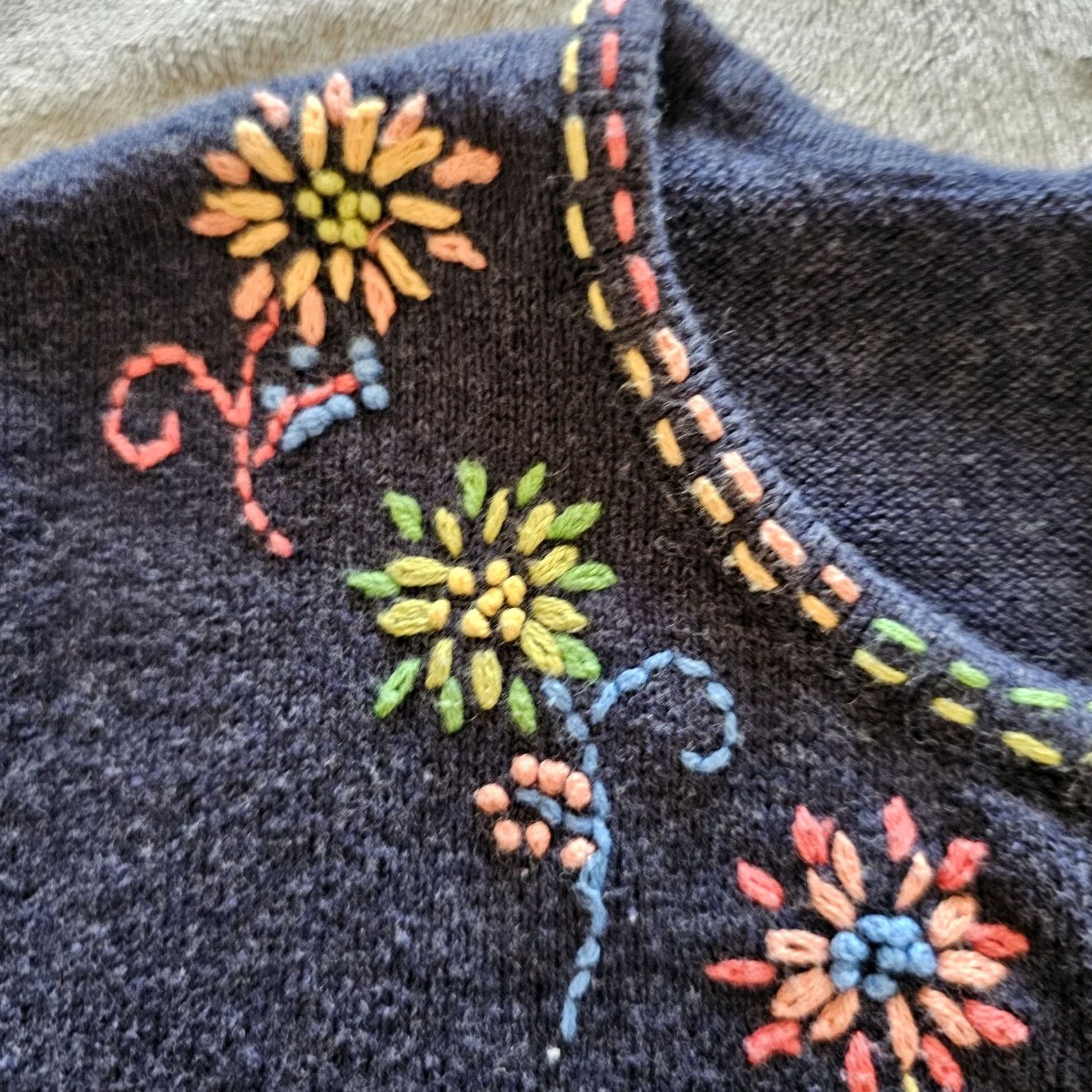 Talbots Talbots Sweater Top Womens 8 Blue Knit Rainbow Embroidered Flowers Long Sleeve V-Neck Pullover Size M / US 6-8 / IT 42-44 - 3 Thumbnail