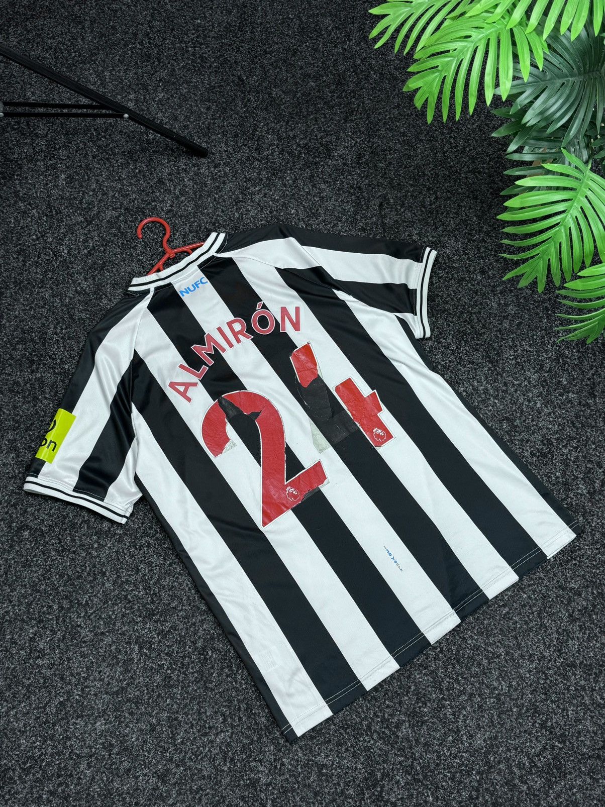 Castore NEWCASTLE UNITED ALMIRON #24 FOOTBALL SOCCER SHIRT CASTORE Size US L / EU 52-54 / 3 - 14 Thumbnail