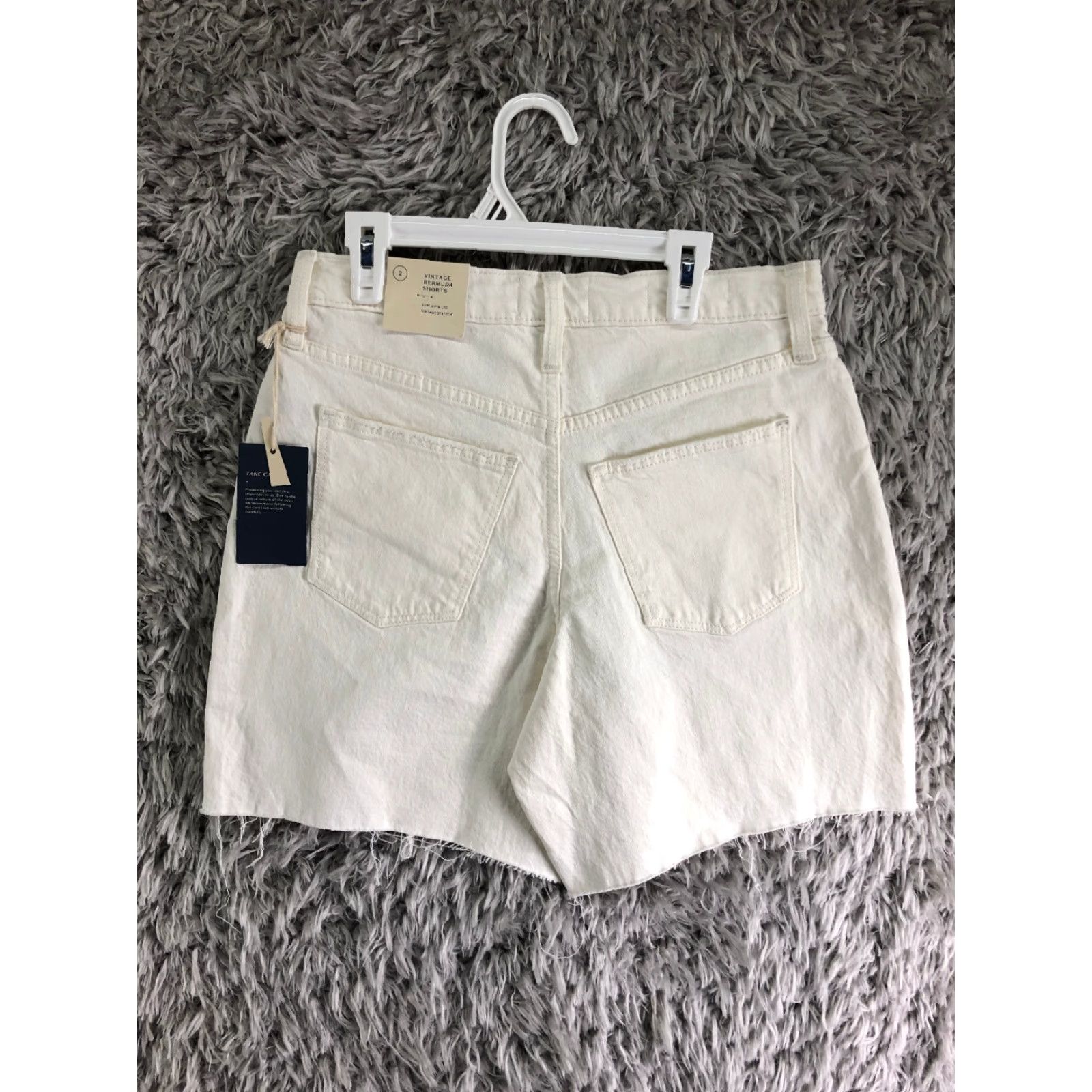 Vintage VINTAGE Universal Thread Bermuda Shorts Womens Size 2 White Denim Jean Shorts Size 26" / US 2 / IT 38 - 5 Thumbnail