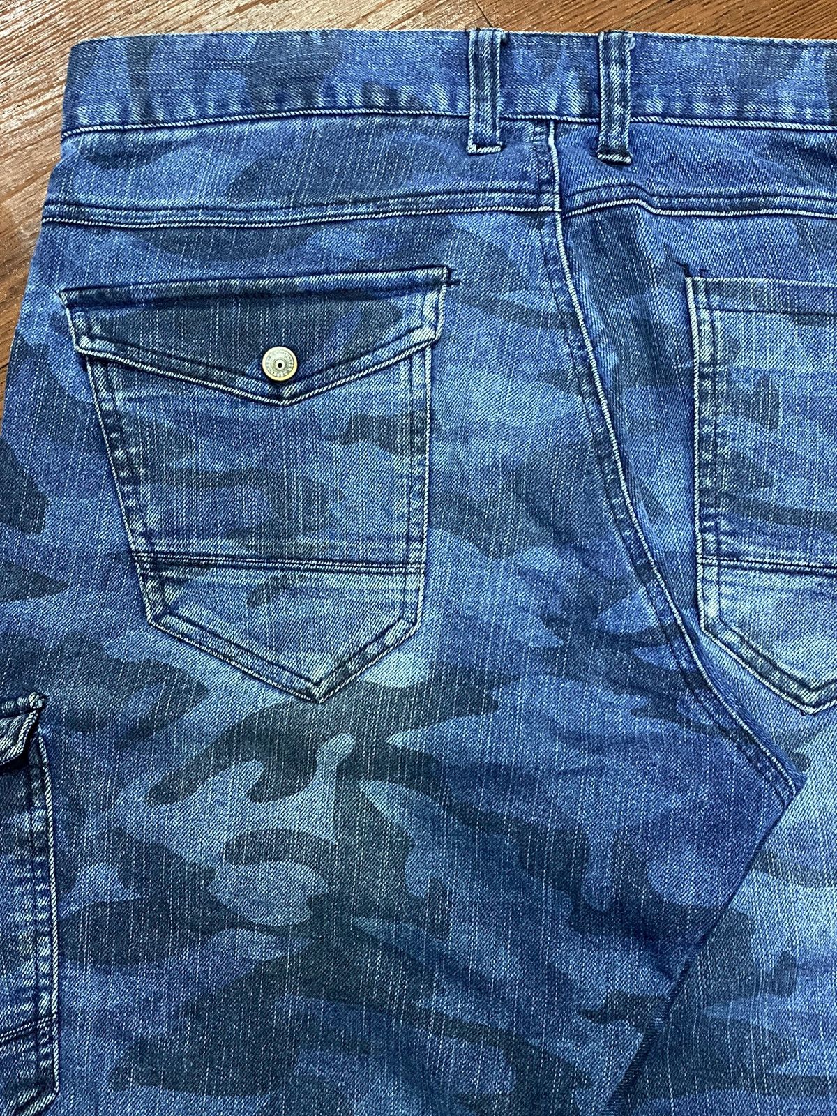 Japanese Brand Vintage Blue camo Loose Jeans Size US 33 - 7 Thumbnail