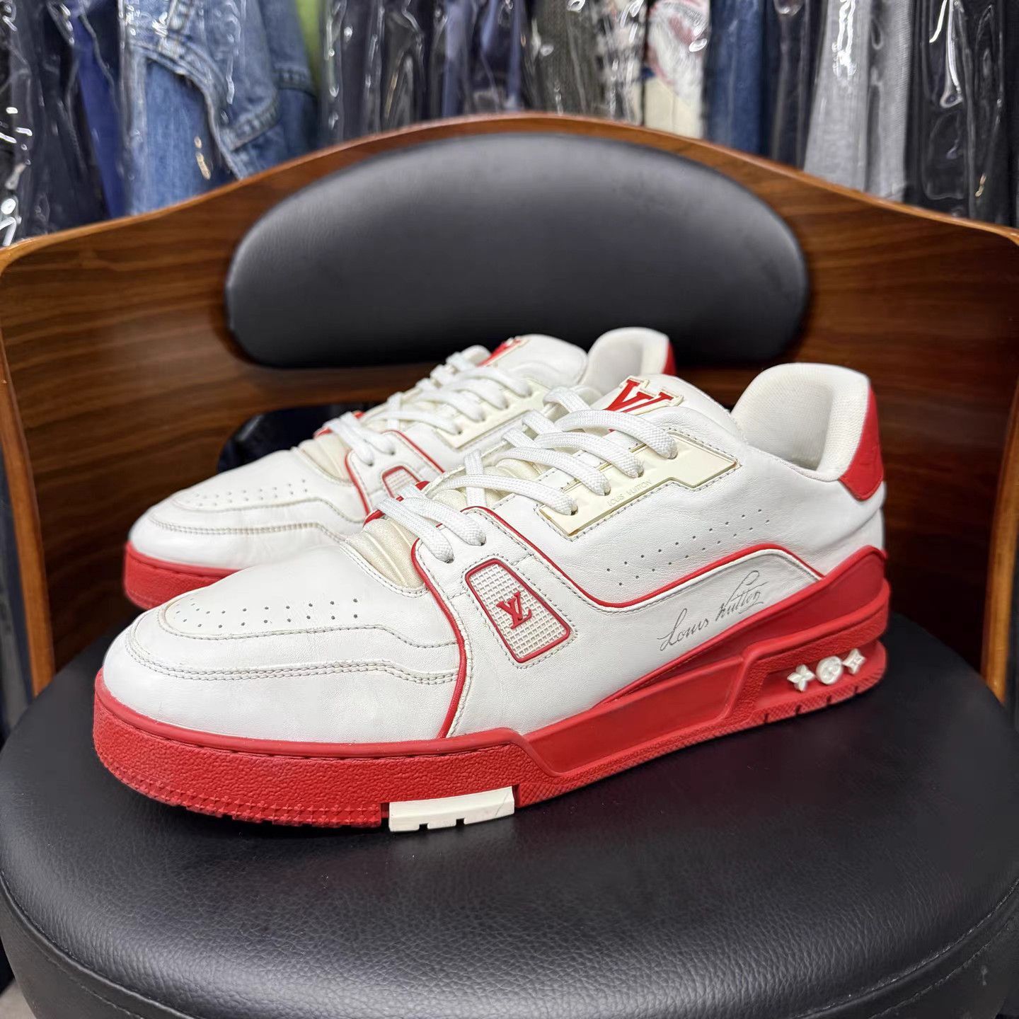 Louis Vuitton White Low-Top Sneakers with Red Accents Size US 8 / EU 41 - 1 Thumbnail