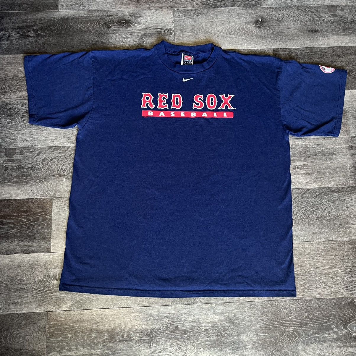 Nike Vintage 2000s Nike MLB Boston Red Sox Center Swoosh T Shirt Size US XXL / EU 58 / 5 - 1 Thumbnail