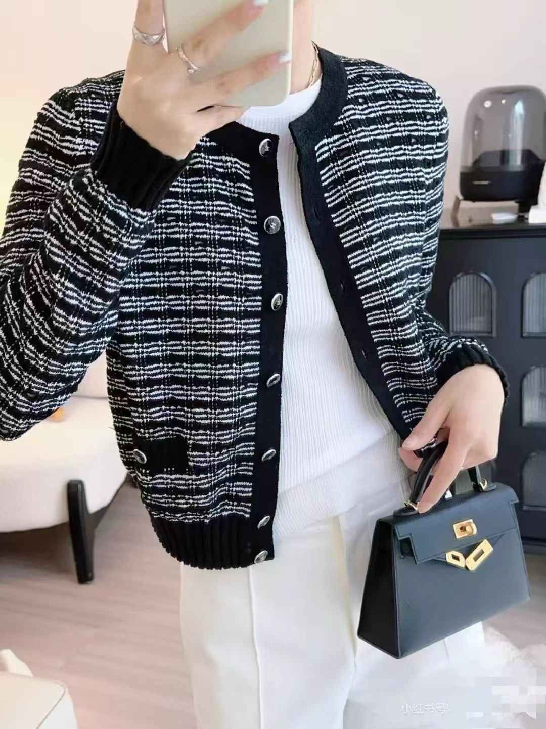 Chanel Chanel 25p Black & White Stripe Knit Cardigan Size 38 Size S / US 4 / IT 40 - 2 Thumbnail