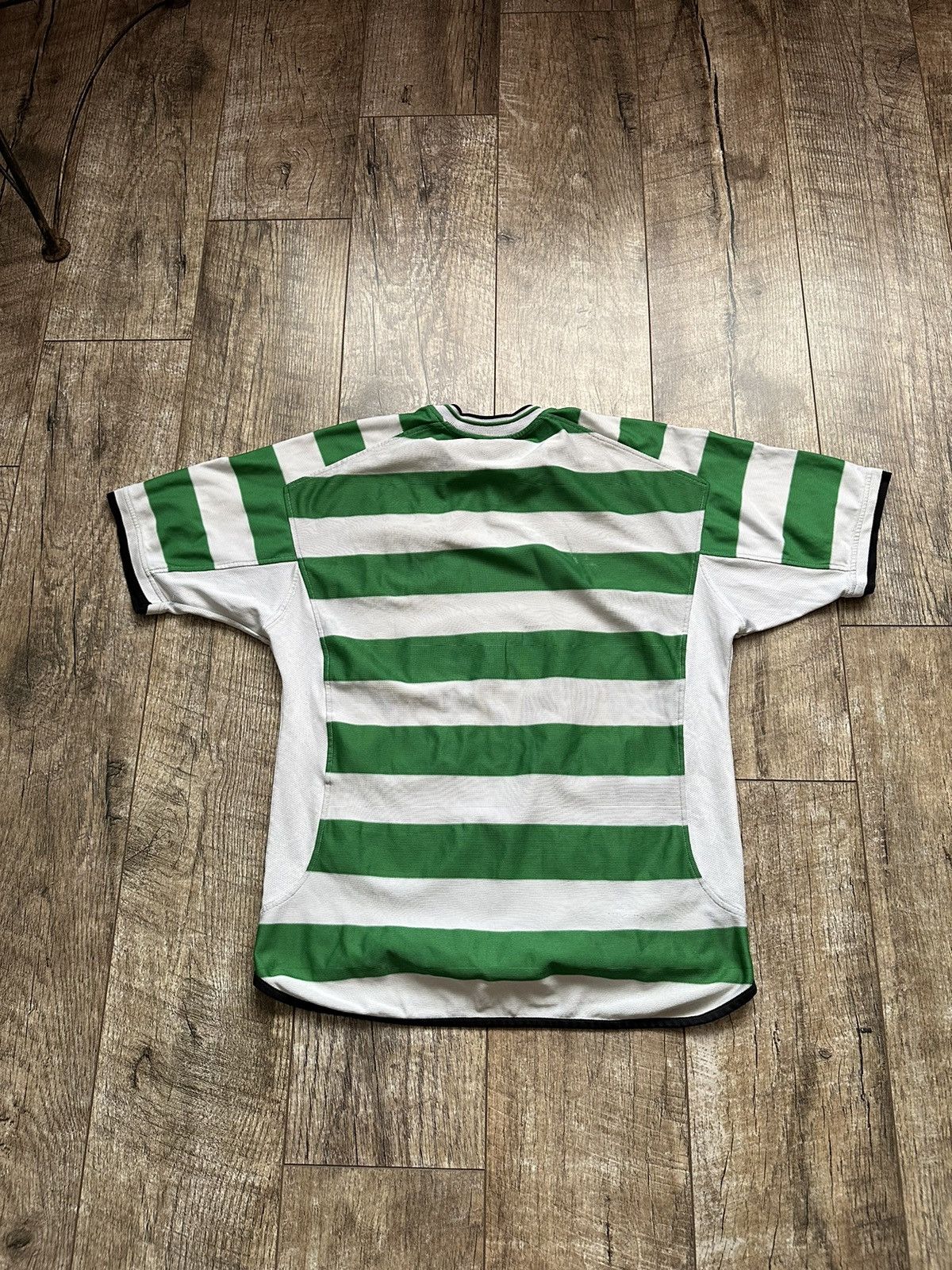 Umbro 2001/02 Umbro Celtic FC Distressed Vintage Home Jersey Size US L / EU 52-54 / 3 - 14 Thumbnail