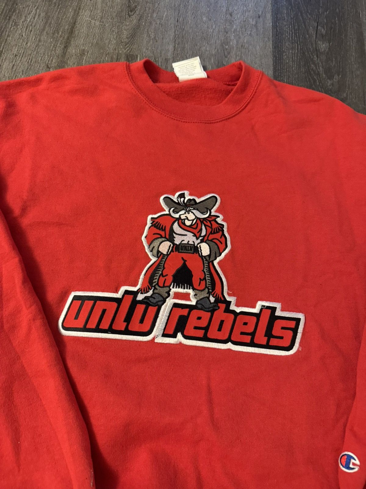 Champion UNLV Rebels Champion Embroidered Crewneck Sweatshirt Vintage Size US M / EU 48-50 / 2 - 2 Thumbnail