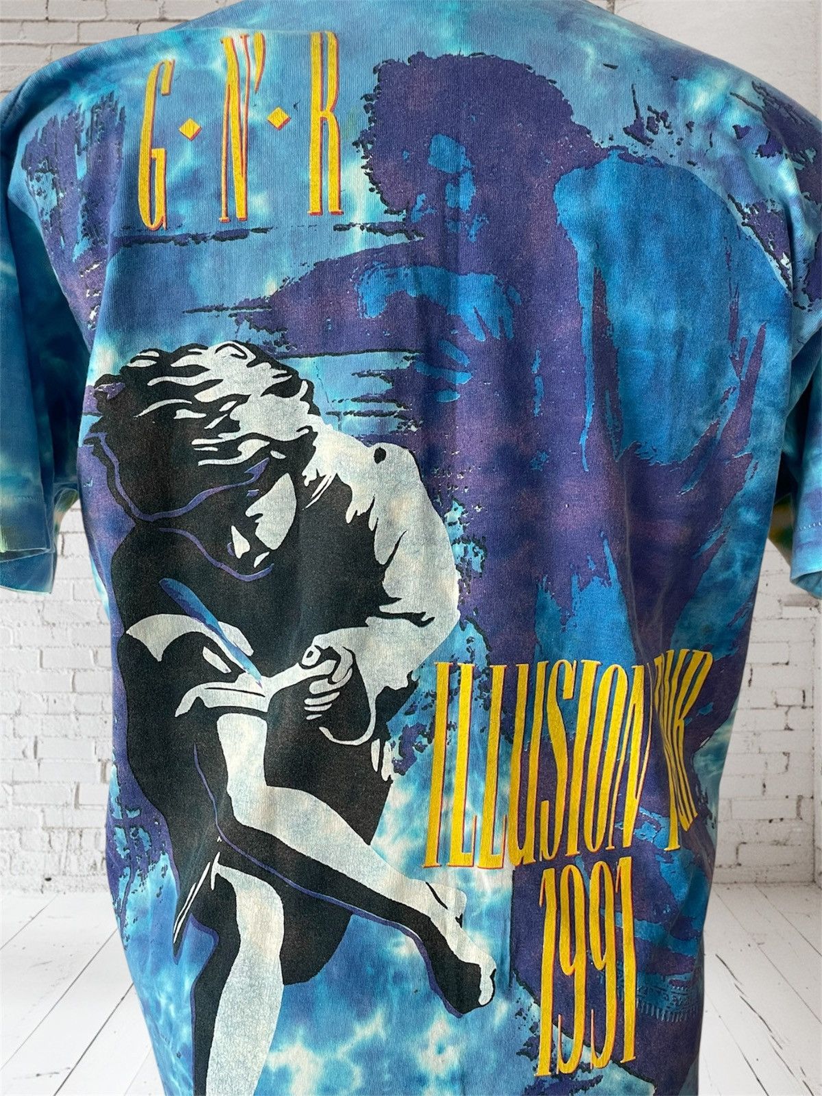 Fruit Of The Loom Vintage Guns N' Roses T-Shirt, Illusion Tour 91-92, FOTL Size US XL / EU 56 / 4 - 6 Thumbnail
