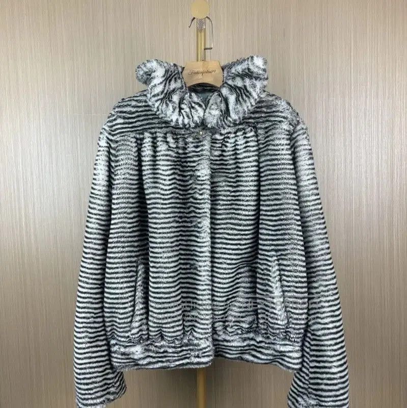 Chanel Chanel Color Blocked Wool Jacket for Women . Size M / US 6-8 / IT 42-44 - 1 Thumbnail