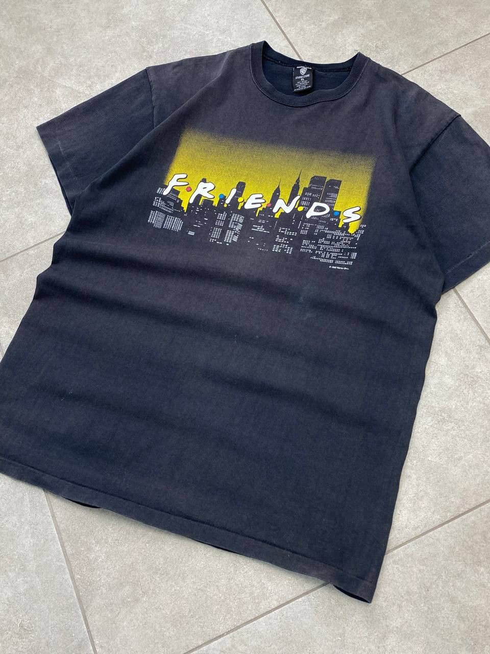 Warner Bros Vintage Warner Bros. 1995 Friends TV Show Promo T-Shirt Size US XL / EU 56 / 4 - 4 Thumbnail