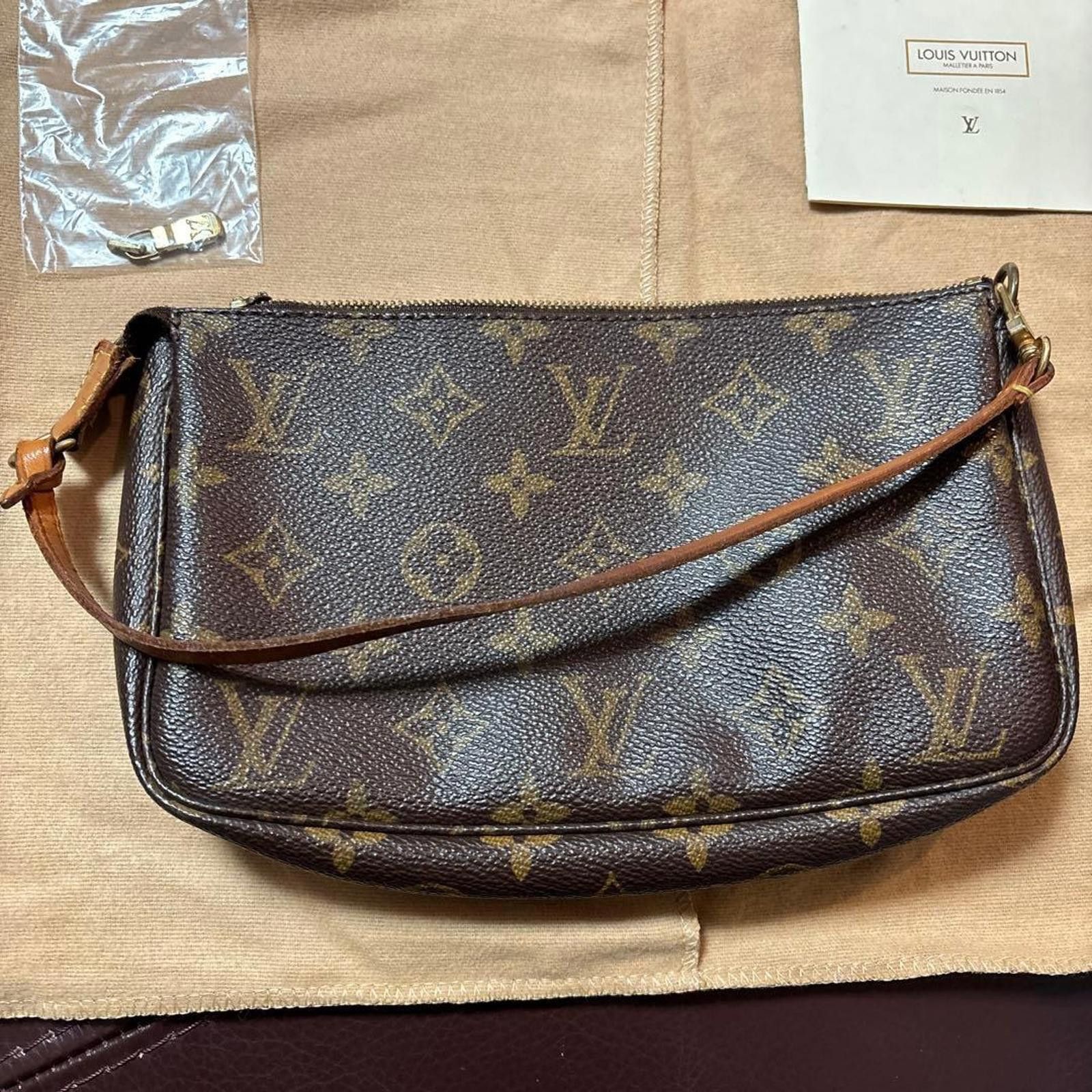 Louis Vuitton Louis Vuitton - Monogram Canvas Pochette Size ONE SIZE - 2 Thumbnail