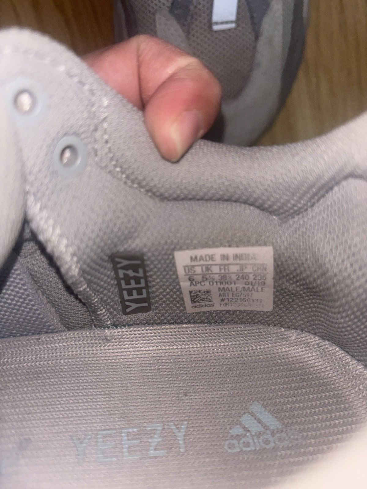 Yeezy Yeezy Boost 700 Inertia Size US 6 / EU 39 - 5 Thumbnail