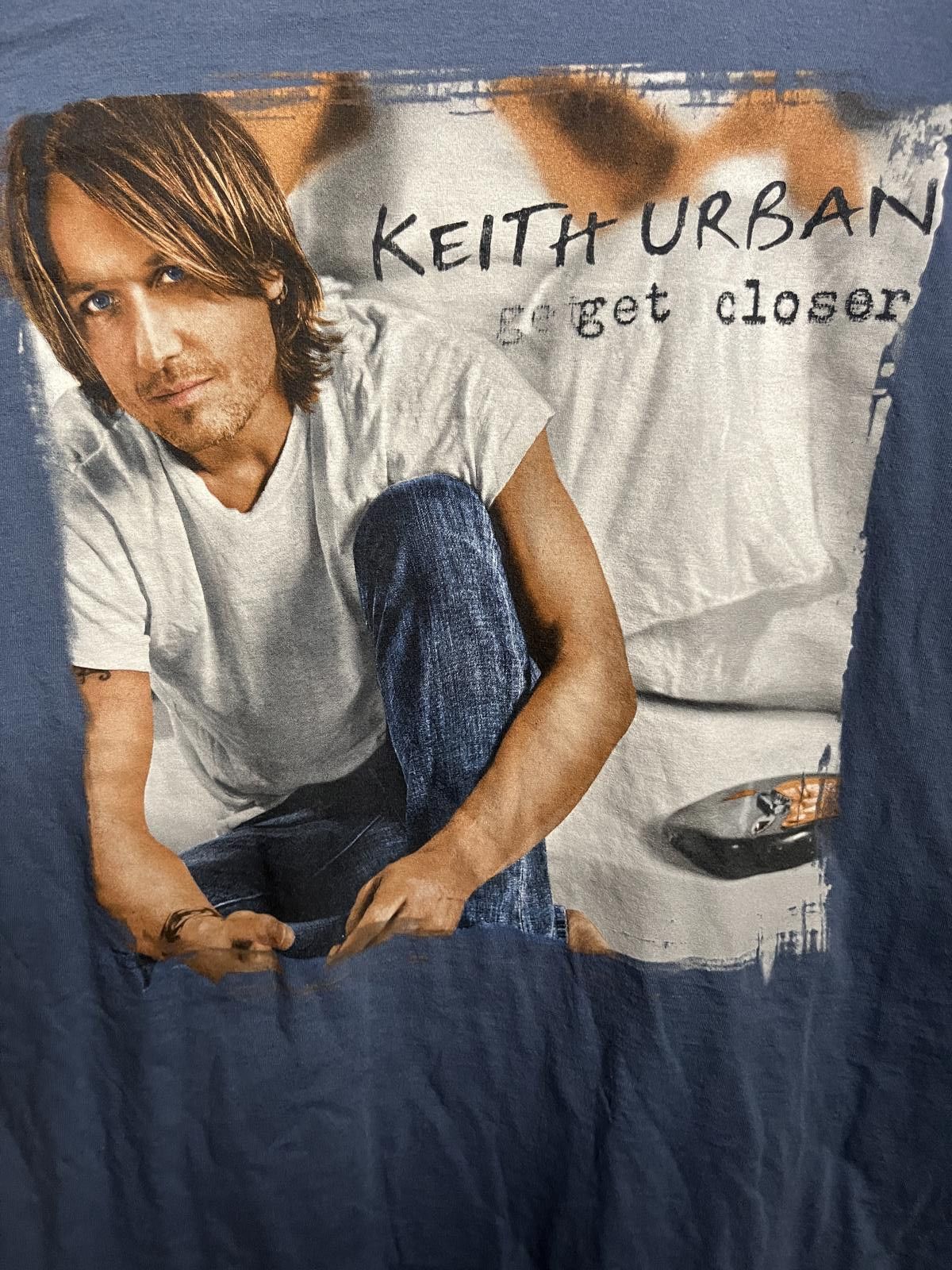 Designer Keith Urban Tour Tee - Get Closer 2011 World Tour T-shirt -L Size US L / EU 52-54 / 3 - 4 Thumbnail