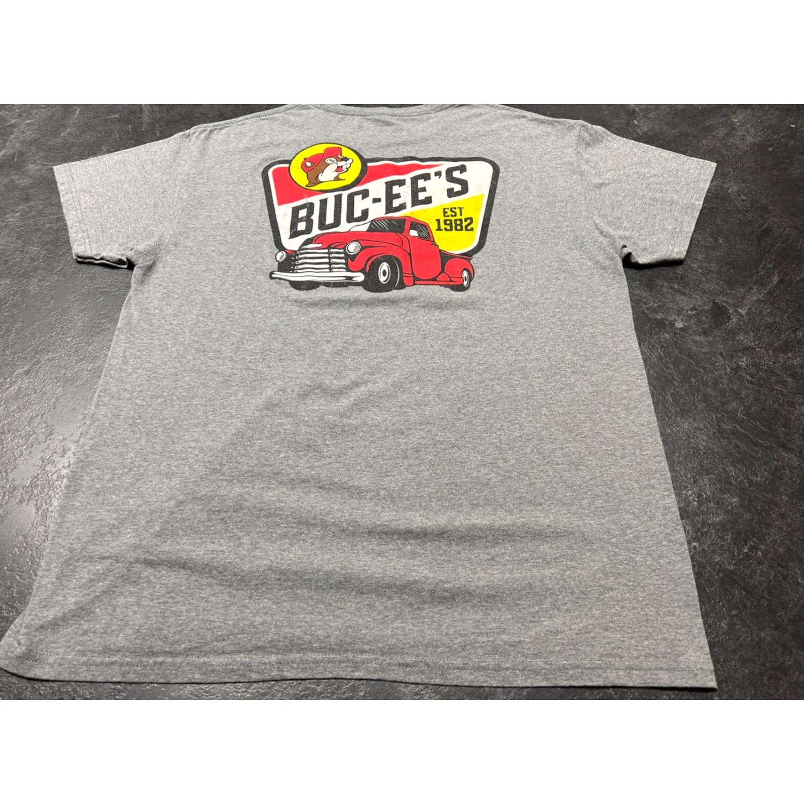 Vintage Buc-ee's Gray Truck Graphic Short Sleeve Crew Neck Shirt Mens Large Novelty T-Shirt Size US L / EU 52-54 / 3 - 2 Thumbnail