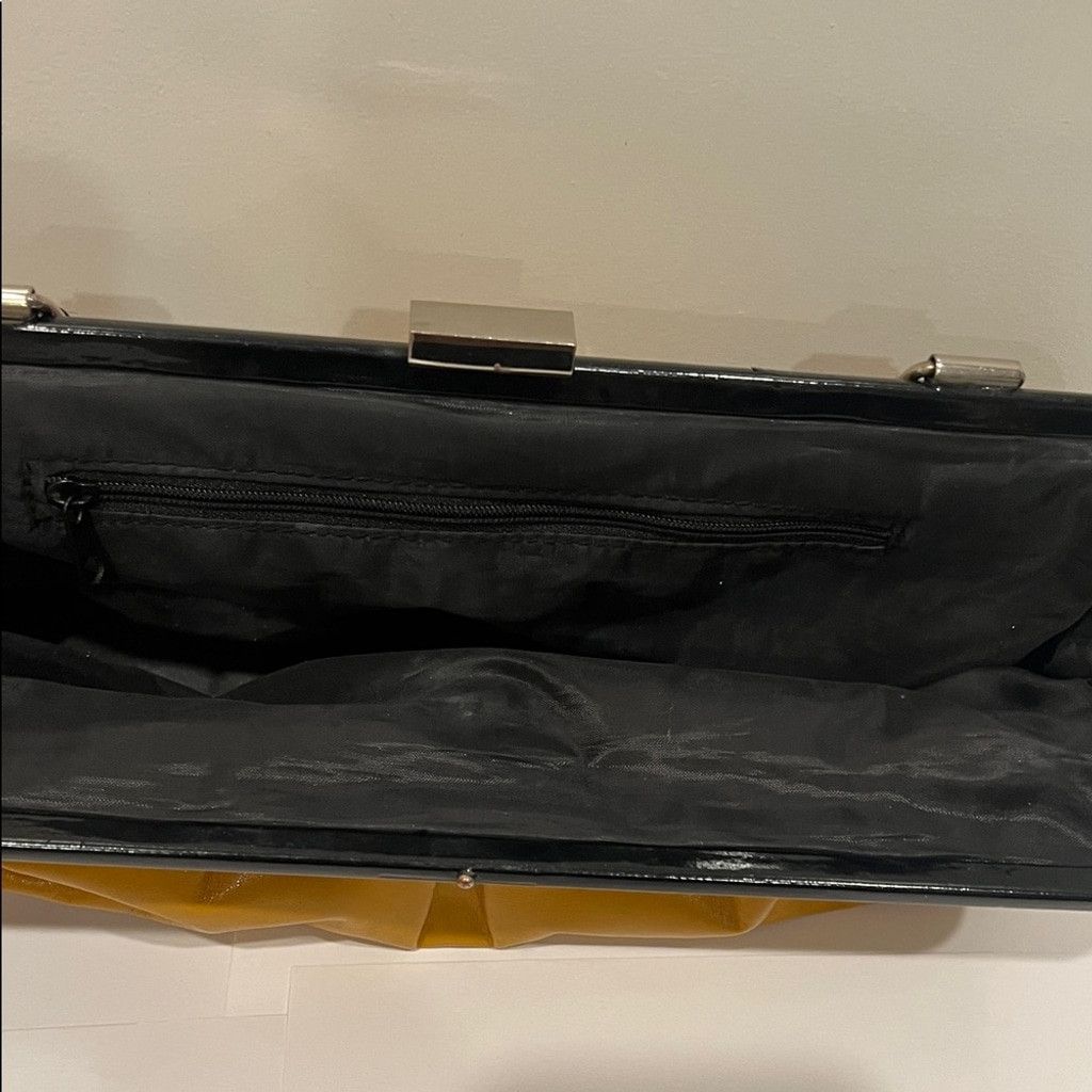 The Unbranded Brand Retro yellow and black handbag. Size ONE SIZE - 4 Thumbnail