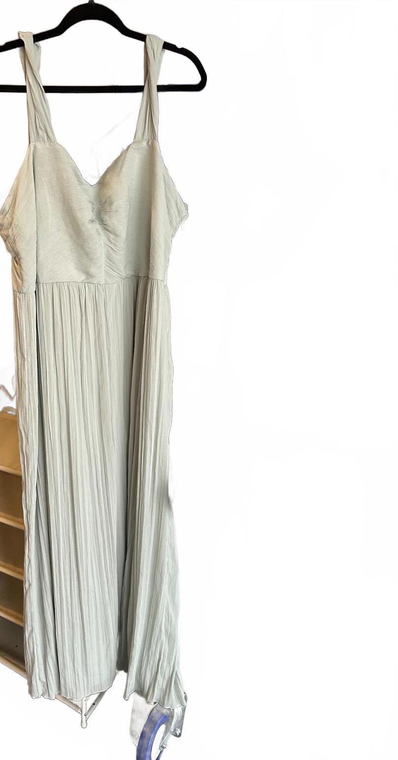 H&M Flowy Light Green Jumpsuit Dress - Plus Size XXL Size 42" / US 20 - 1 Thumbnail