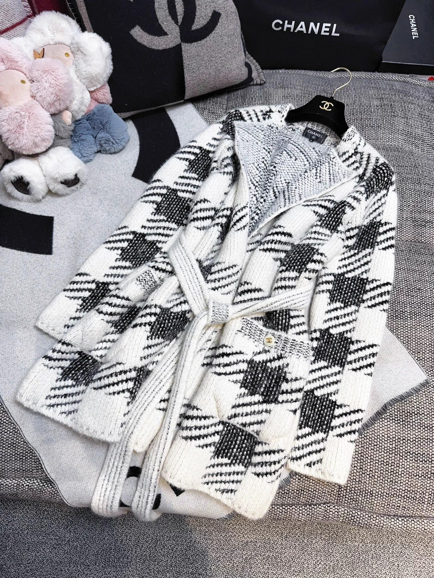 Chanel Chanel 18B Black & White Check Cardigan with Belt Size 36 Size XS / US 0-2 / IT 36-38 - 3 Thumbnail