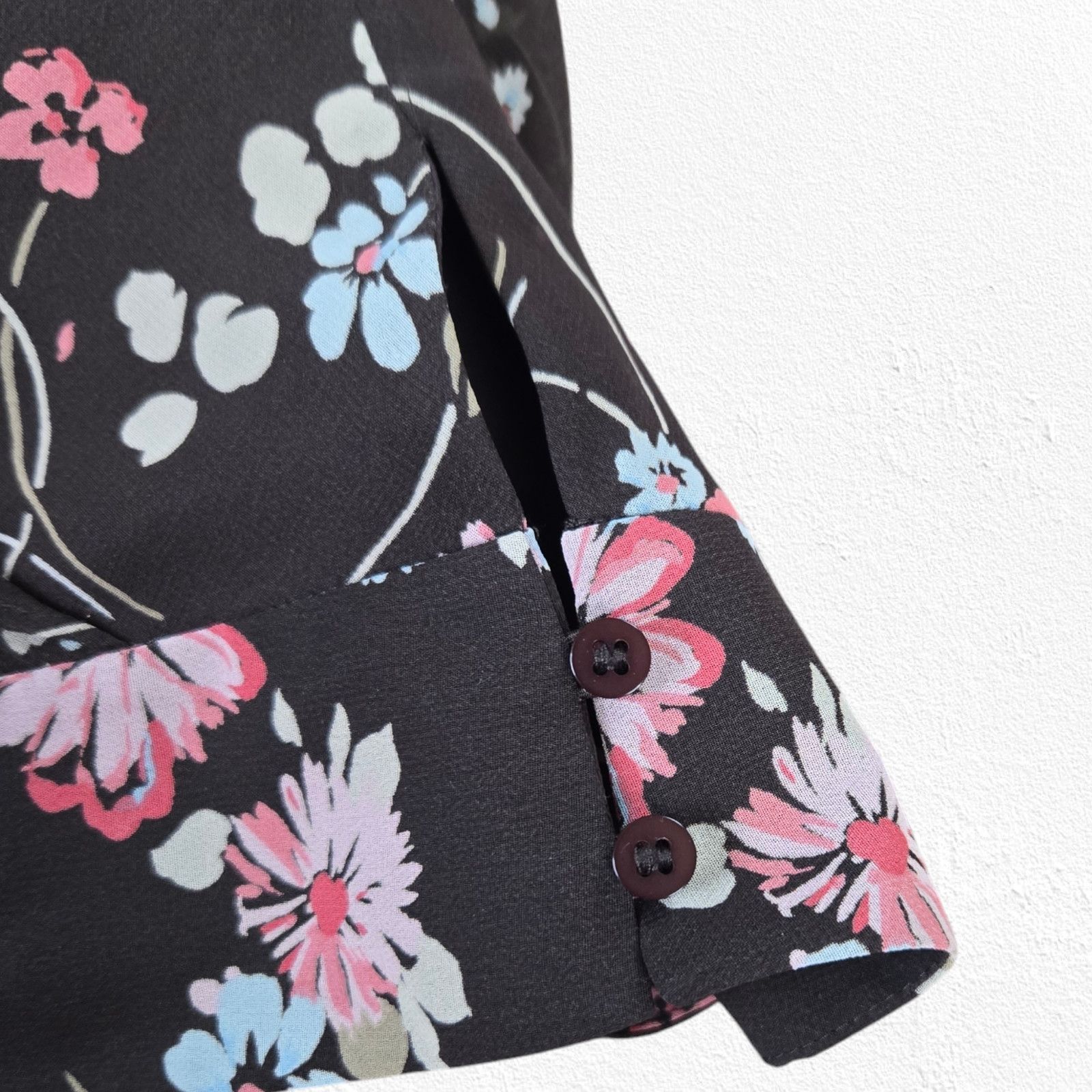 Loft LOFT Brown Floral V Neck Wrap Blouse Size 6 Size M / US 6-8 / IT 42-44 - 8 Thumbnail