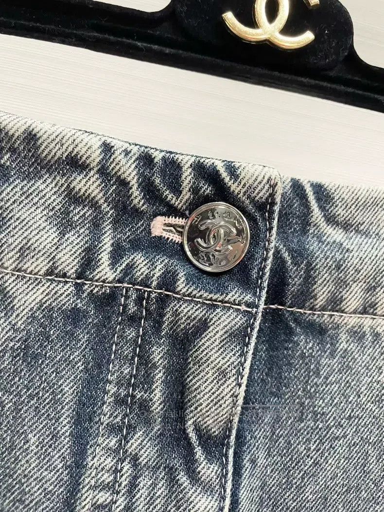 Chanel Chanel 25B Broken Flower Stitching Jeans Size 24" / US 00 / IT 34 - 4 Thumbnail