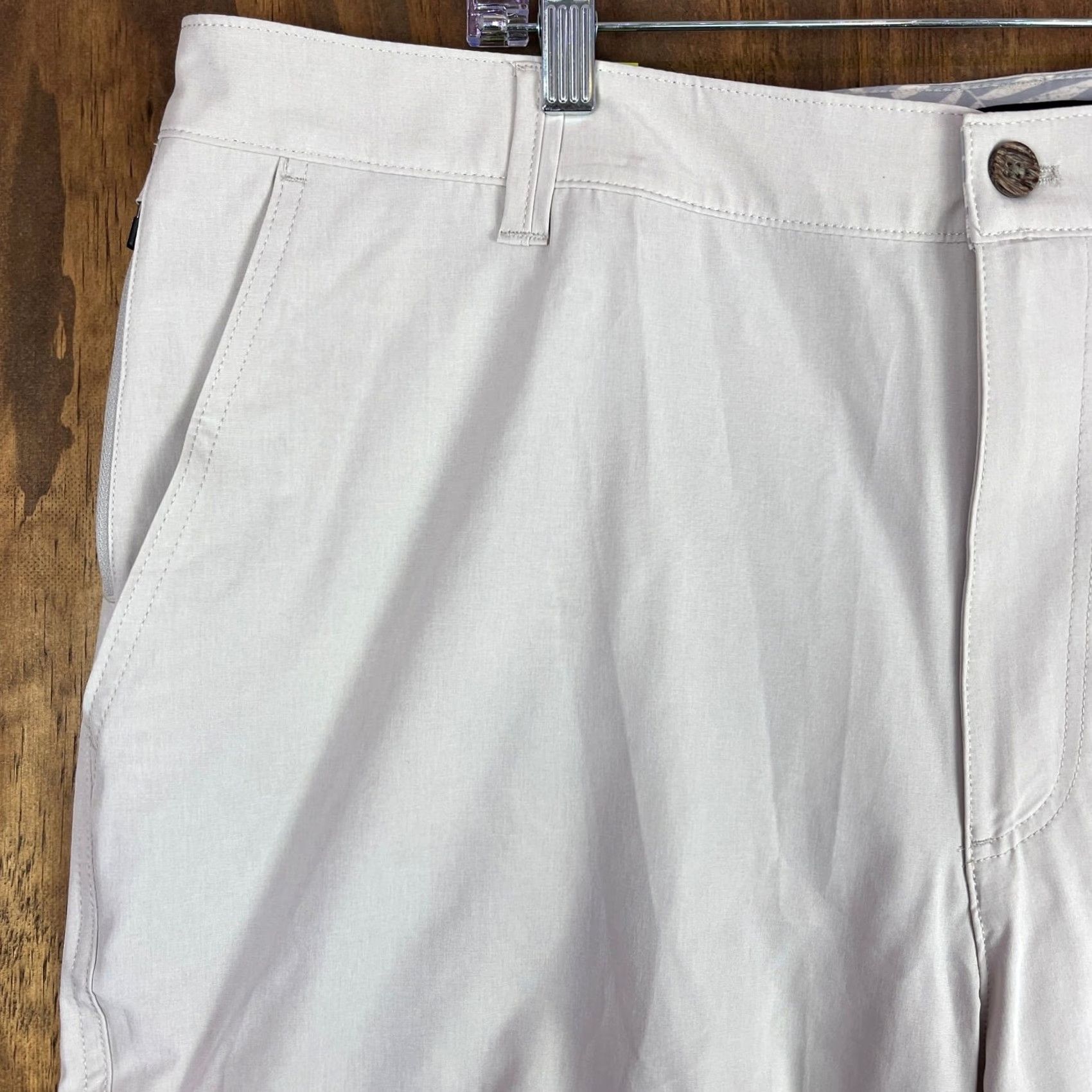 Vintage Margaritaville Mens Shorts Bermuda 40x7 UPF 30+ Quick Dry 4 Way Stretch Beige Wind Chime 7 in Inseam Size US 40 / EU 56 - 2 Thumbnail