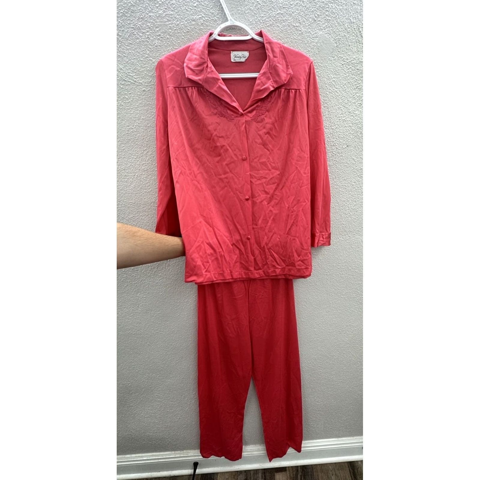 Vintage VINTAGE Vanity Fair Women Pajama Set Small Pink Long Sleeve Button Up Silky VTG Pajama Set Wearable 80s 90s Womens Size S / US 4 / IT 40 - 2 Thumbnail