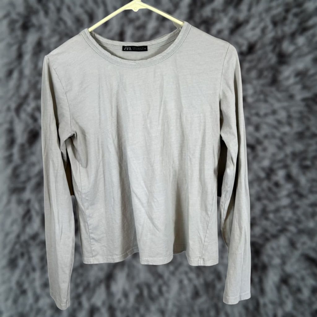 Zara VINTAGE Zara Shirt Top Womens M Beige Tan Long Sleeve Crew Neck Pullover #W 78 Size M / US 6-8 / IT 42-44 - 1 Thumbnail
