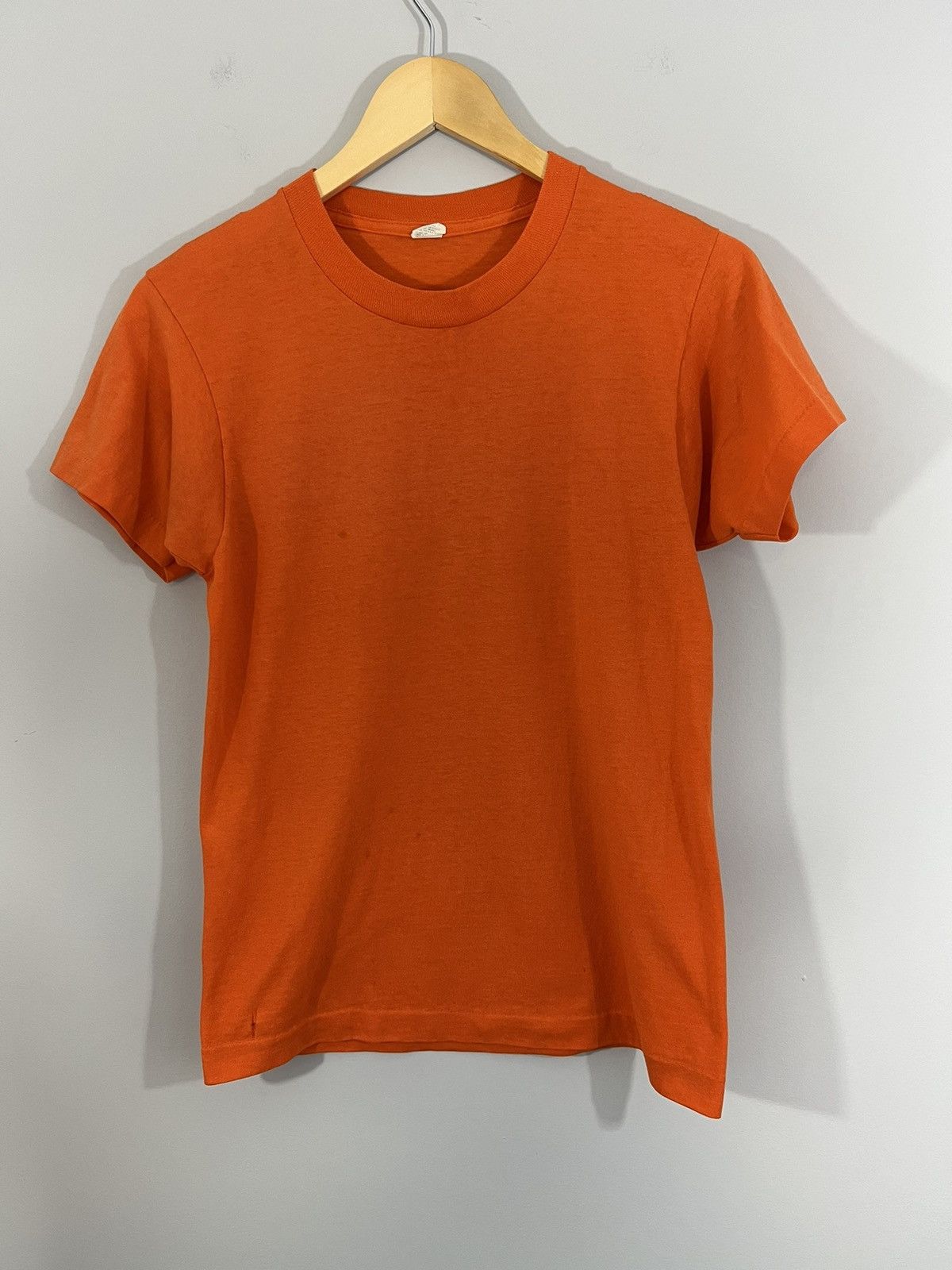 Vintage Single Stitch Blank Basic Distressed 80s Tee Size US S / EU 44-46 / 1 - 1 Thumbnail