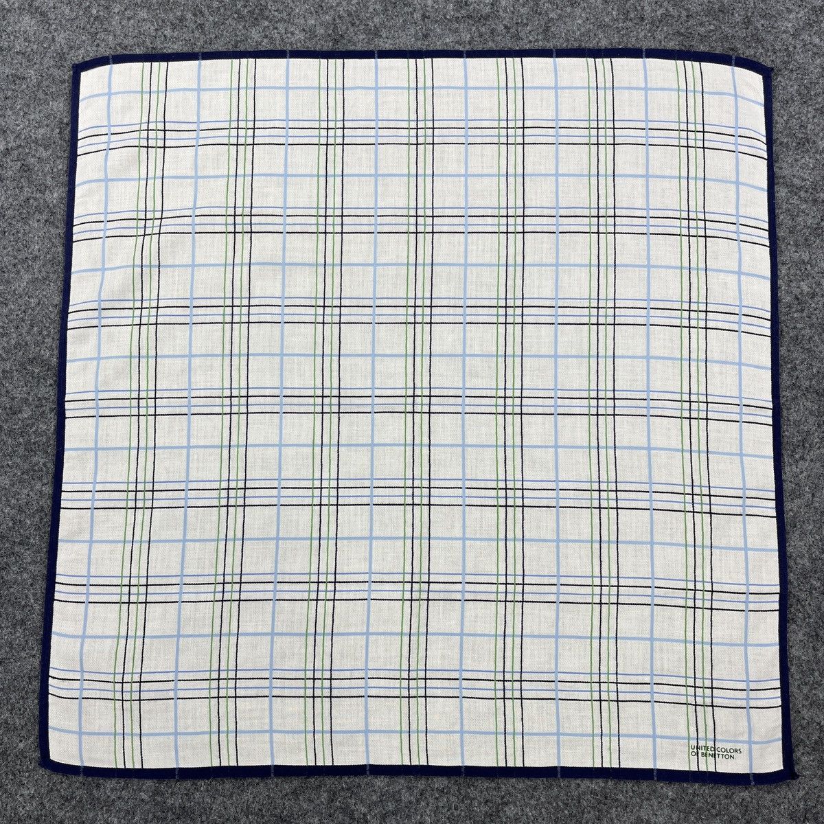 United Colors Of Benetton United Colors Of Benetton Handkerchief / Neckerchief B1534 Size ONE SIZE - 1 Thumbnail