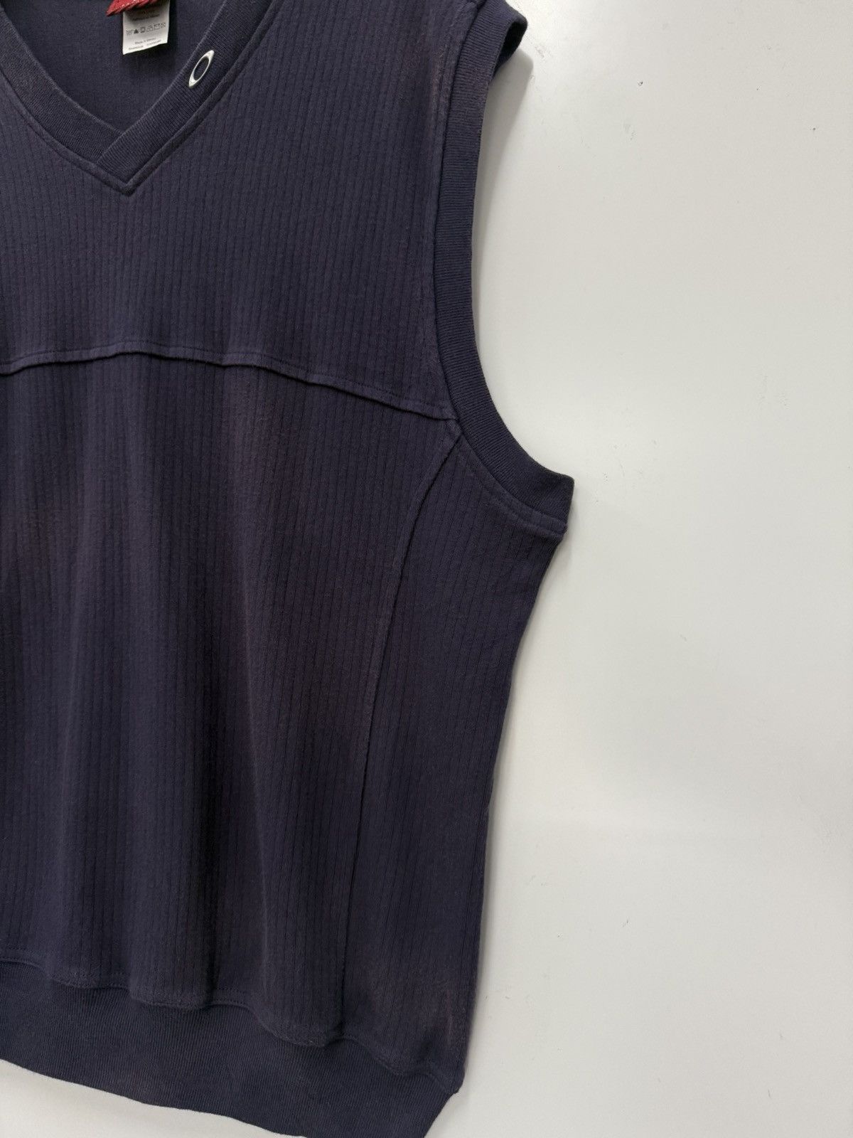 Oakley 🔥 Oakley Streetwear Sleeveless V-Neck Tees - L Size US L / EU 52-54 / 3 - 2 Thumbnail