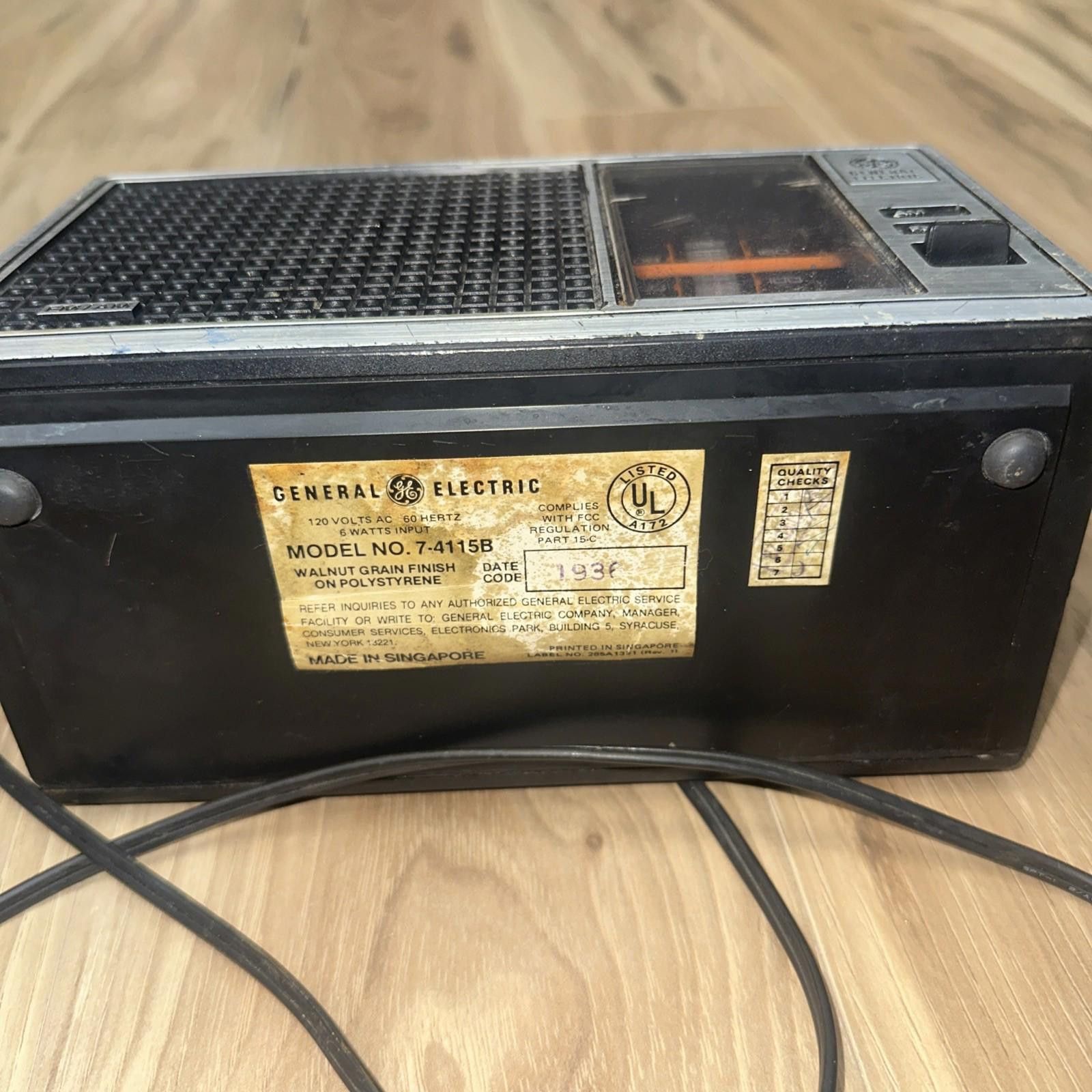 Genuine Leather Vintage GE 7-4115B AM/FM Radio Walnut Grain Tested Working Size ONE SIZE - 2 Thumbnail