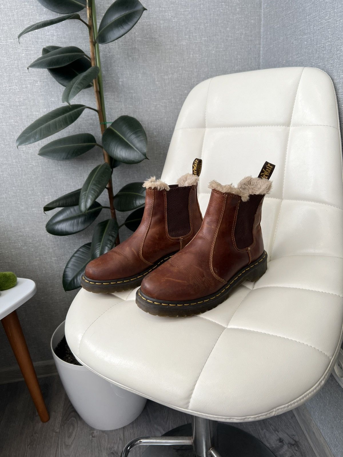 MARTENS LEONORE FAUX FUR LINED CHELSEA BOOTS WOMEN'S 40