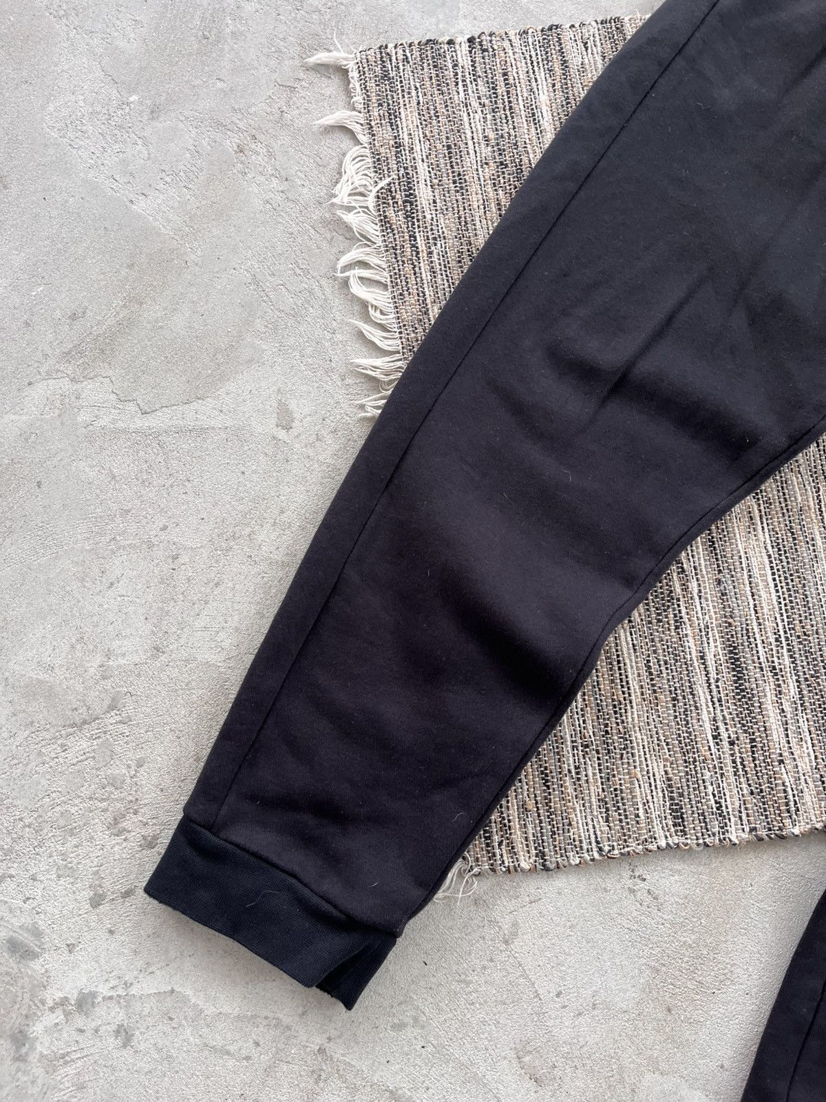 Adidas Vintage Adidas Black Minimalistic sportswear Y2K Sweatpants Size US 34 / EU 50 - 3 Thumbnail