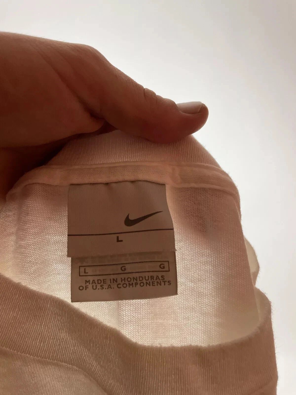 Nike VINTAGE NIKE 2000s T-SHIRT MENS CETRE LOGO SWOOSH BLOKE Size US L / EU 52-54 / 3 - 6 Thumbnail