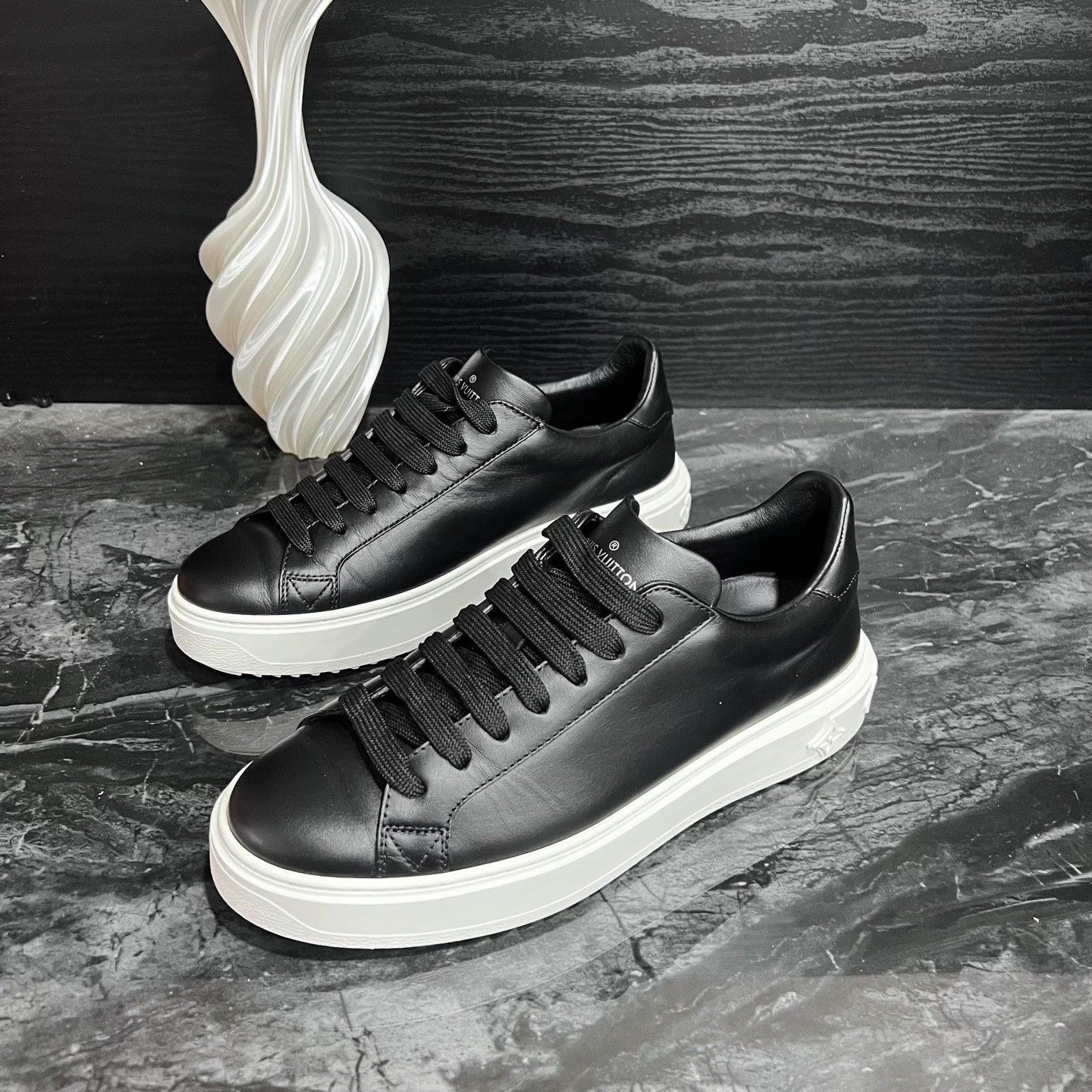 Louis Vuitton LV platform sneakers black/white colorblock 37.5 Size US 6.5 / IT 36.5 - 1 Thumbnail