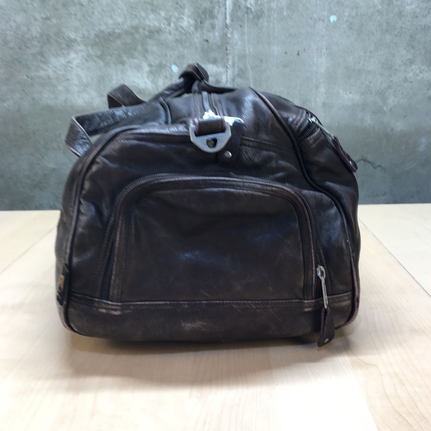 Vintage Canyon Leather Duffle Bag Travel Brown - Medium - Men - Classic Style - 22 in Width - Leather Strap - Zip Closure - Solid Pattern Size ONE SIZE - 6 Thumbnail