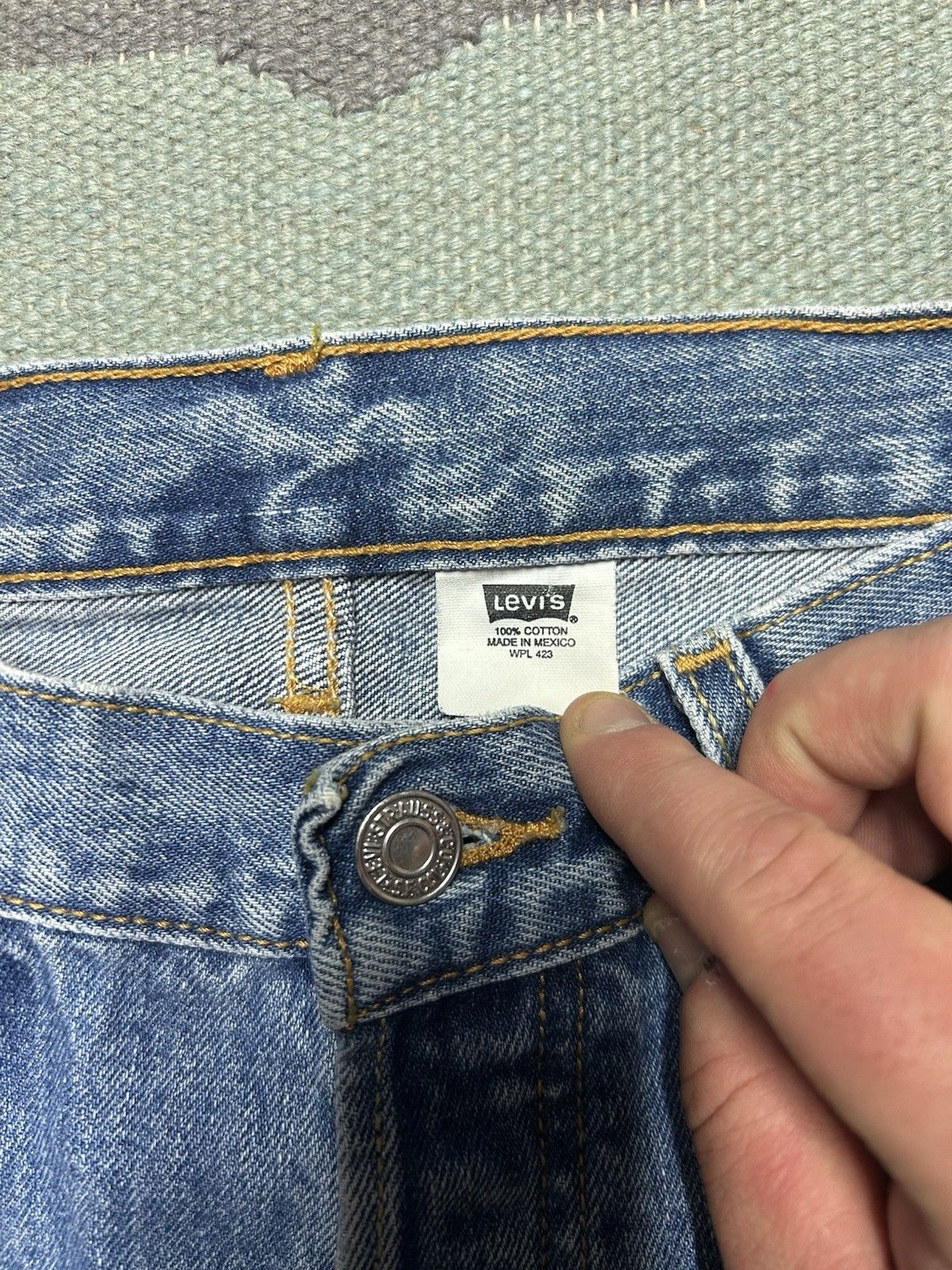 Vintage 90s Levis 501 xx jeans straight button fly medium wash 32x31 Size US 32 / EU 48 - 9 Thumbnail