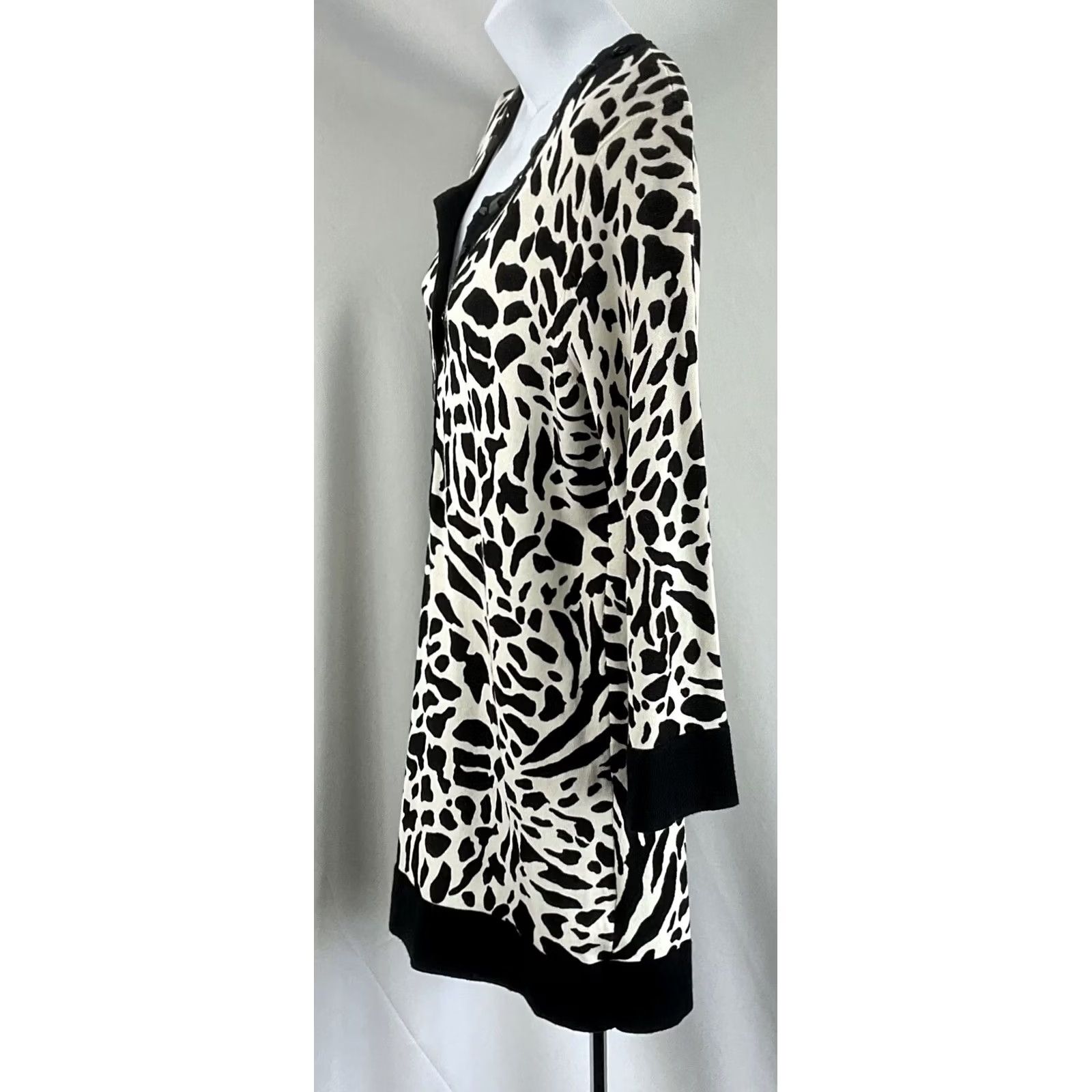 Vintage Joseph A Tunic sweater M blk/wht Leopard Cow beaded 1/2 button 3/4 sleeve Rayon Shirt Womens M Leopard Glam Size M / US 6-8 / IT 42-44 - 2 Thumbnail