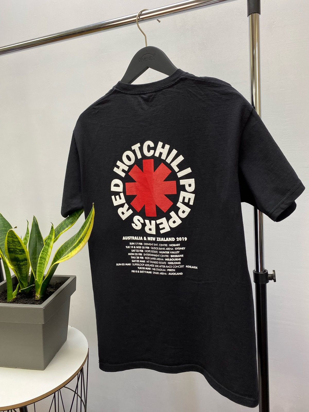 Band Tees × Vintage RHCP Red Hot Chili Peppers Tour 2019 Australia T Shirt Size US L / EU 52-54 / 3 - 17 Thumbnail
