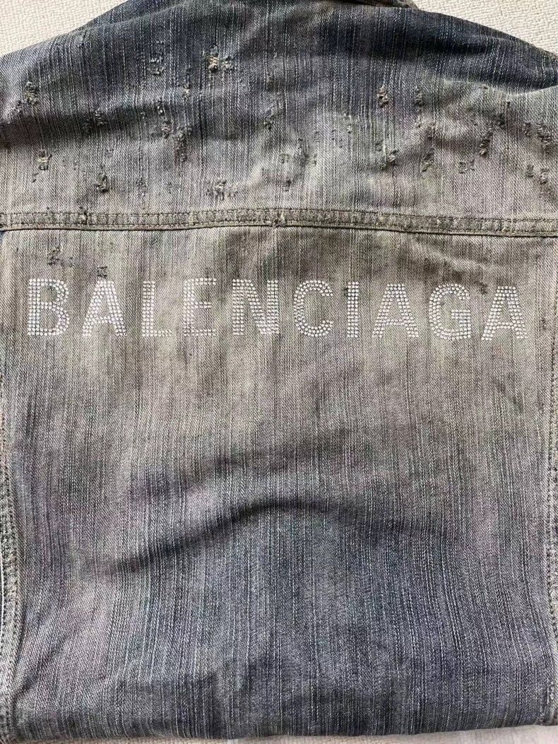 Balenciaga Balenciaga Back rhinestone Logo Vintage Denim Jacket Loose Size US M / EU 48-50 / 2 - 3 Thumbnail