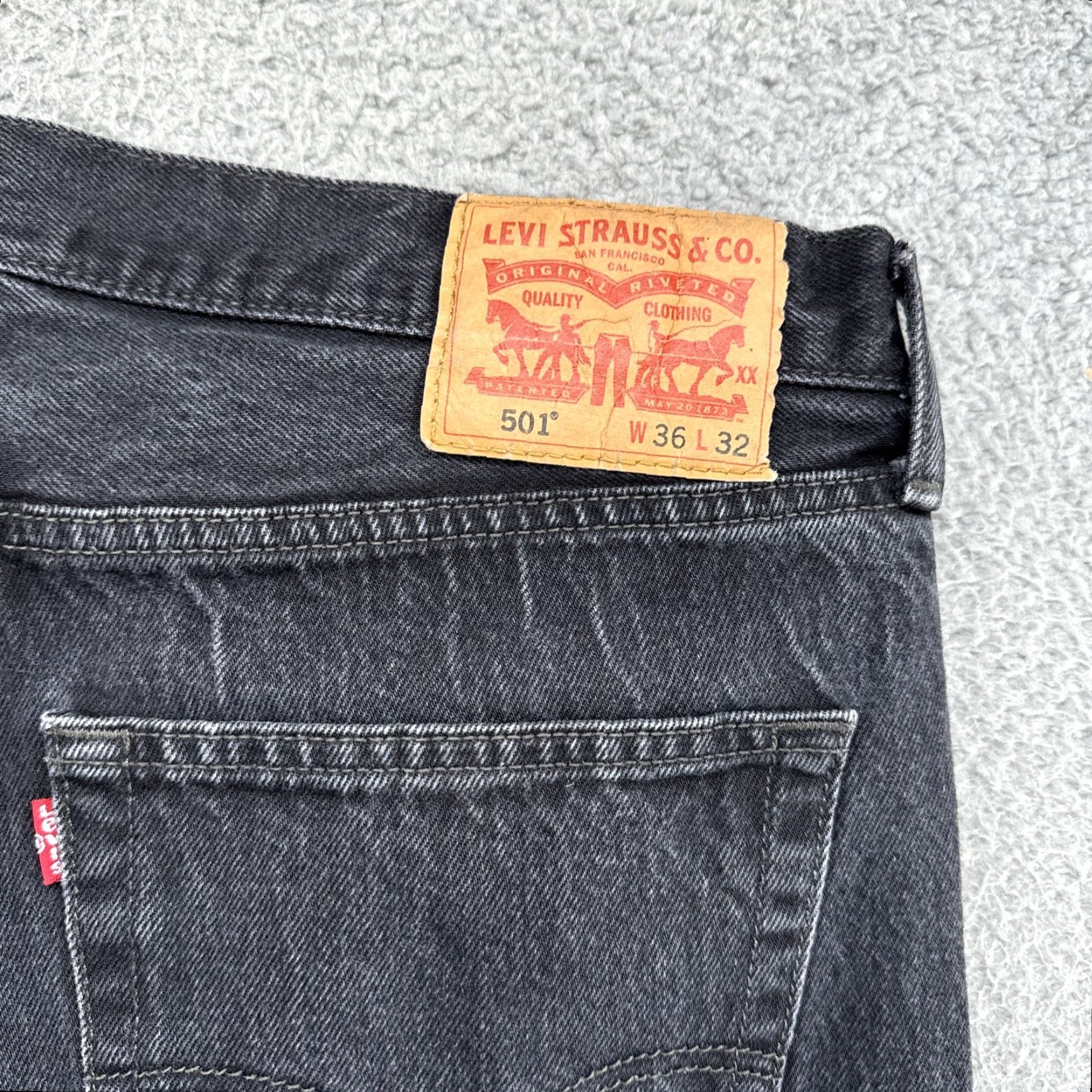 Levi's Levi's 501 Jeans Men's Black Denim Button Fly 36x32 Regular Straight 5-Pocket Denim Cotton Classic American 501 Model Mens Size 36 Inseam 32 Size US 36 / EU 52 - 6 Thumbnail