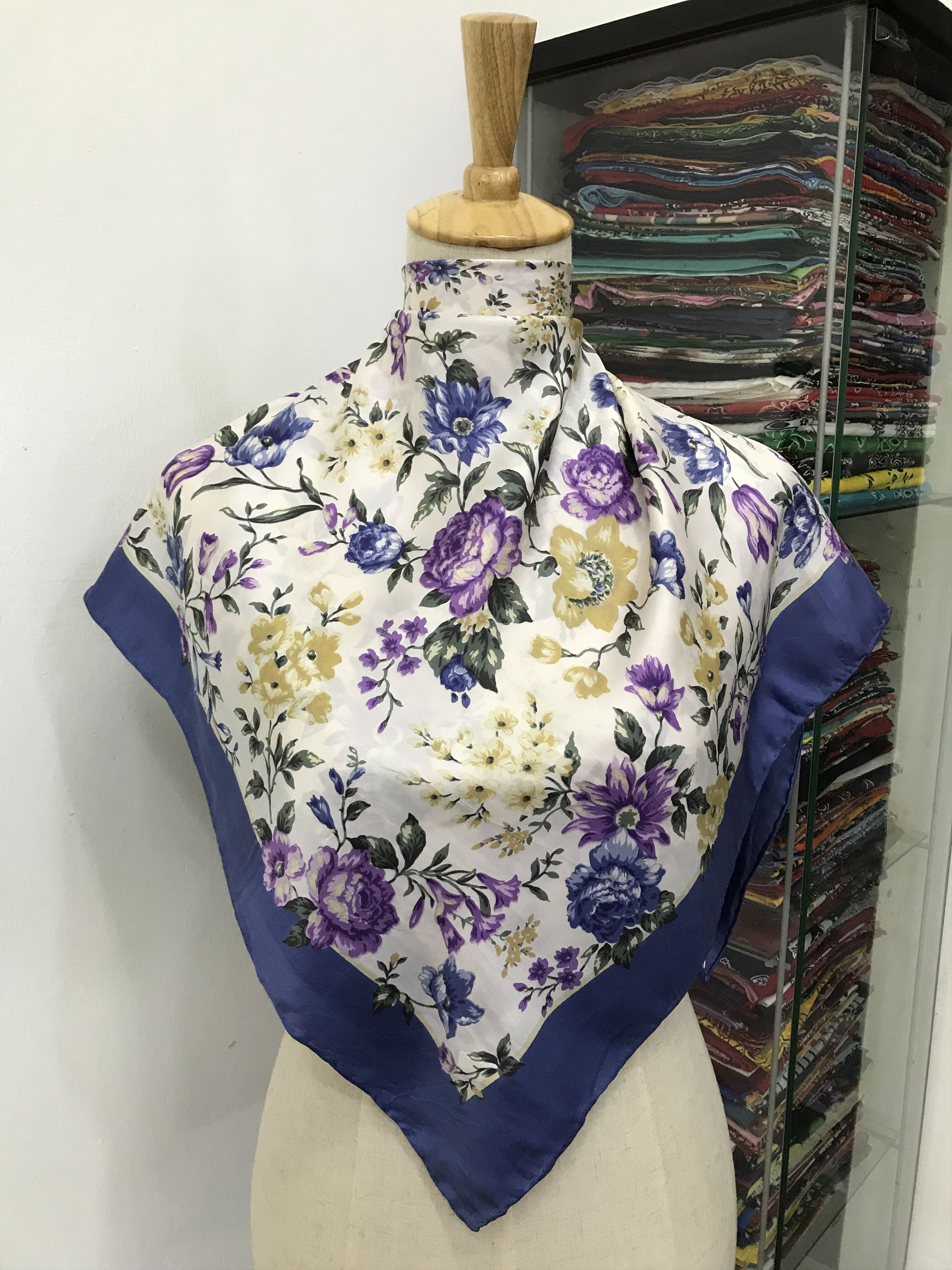 Vintage Vintage Silk Scarf Size ONE SIZE - 1 Thumbnail