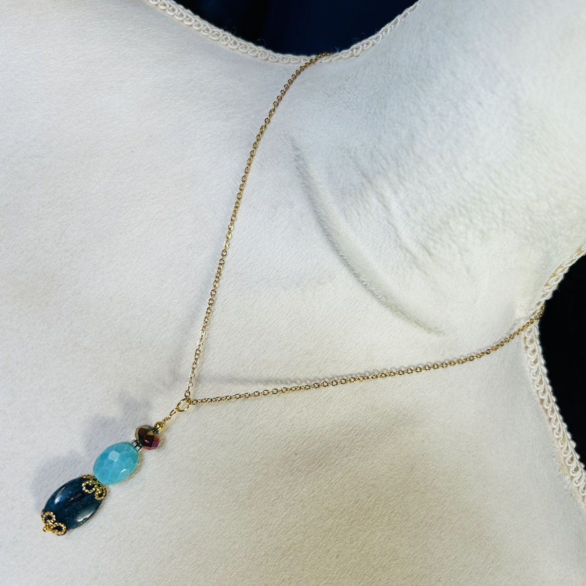 Handmade Handcrafted genuine sodalite crystal drop pendant necklace Size ONE SIZE - 2 Thumbnail