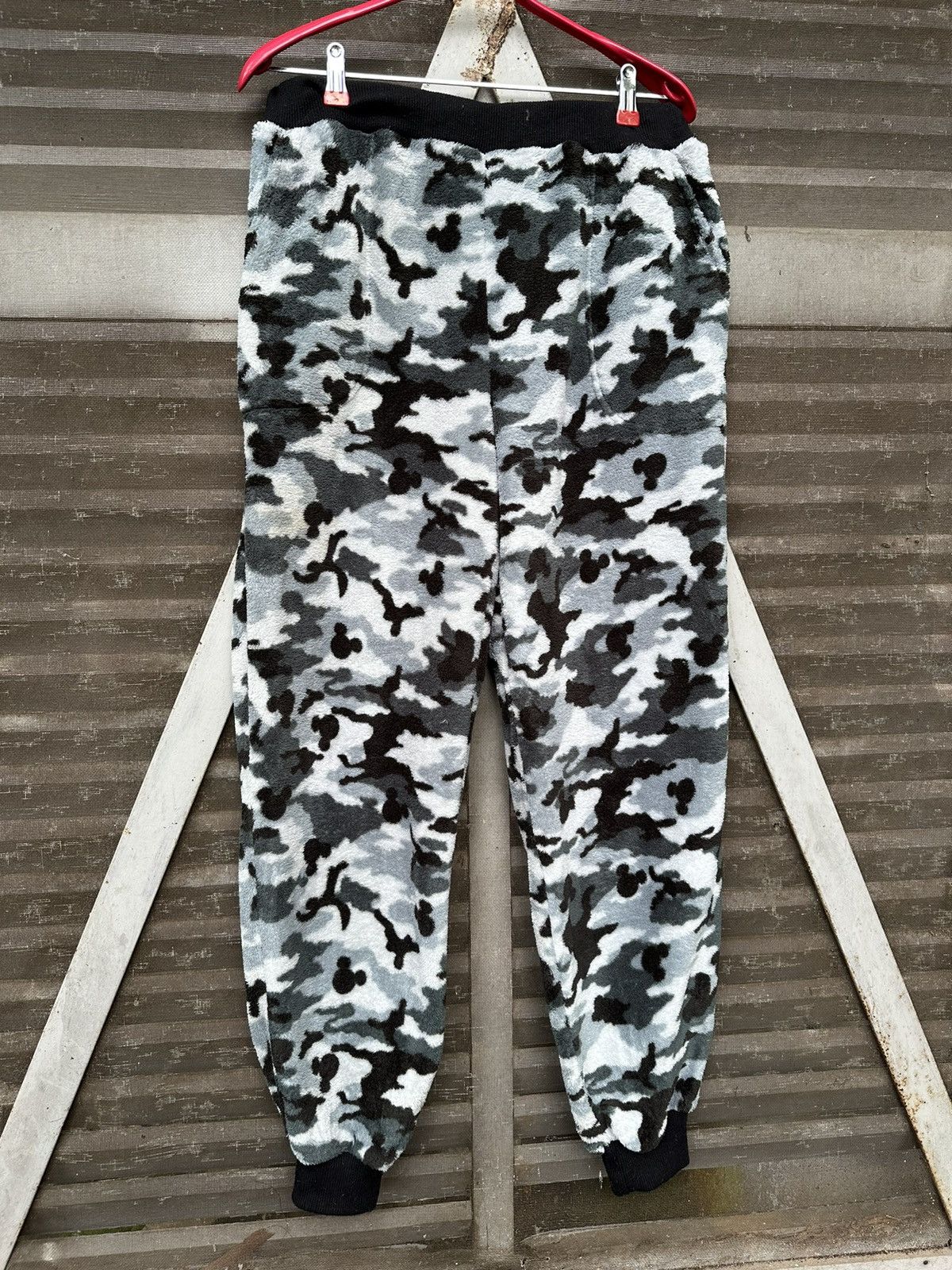 Disney 🐭Disney Mickey Mouse Fleece Camo Jogger Pants Size US 30 / EU 46 - 5 Thumbnail