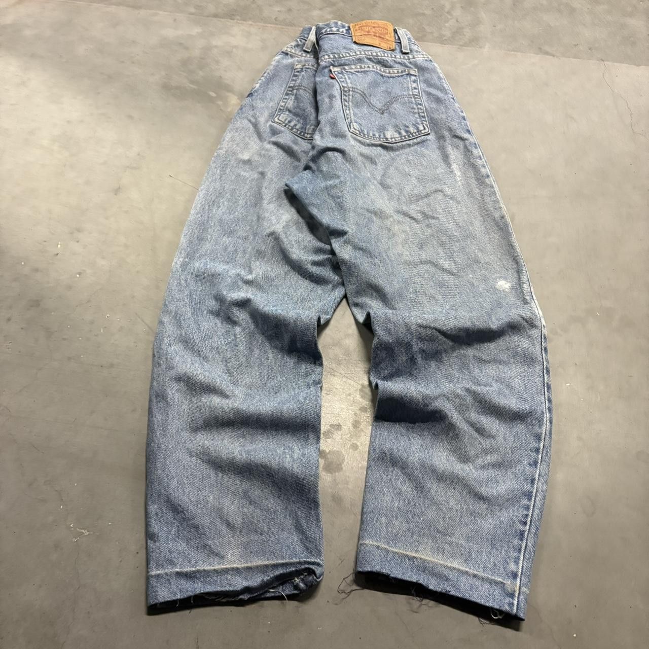 Levi's Crazy Vintage Y2K/2000s Levi’s 550 Light Wash Distressed Custom Denim Jeans! Size US 32 / EU 48 - 4 Thumbnail