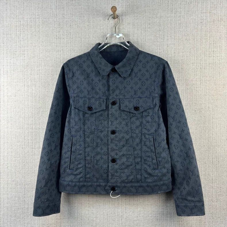 Louis Vuitton Louis Vuitton Logo full-print single-breasted casual long- Size US S / EU 44-46 / 1 - 1 Thumbnail